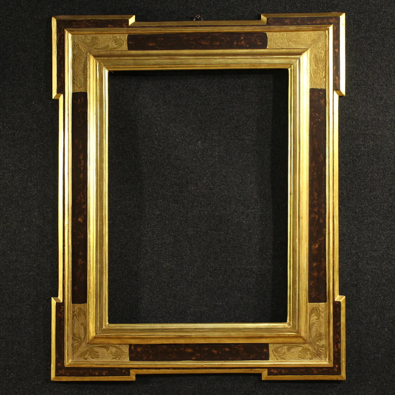 Italian gilded and painted frame, 20th century 1