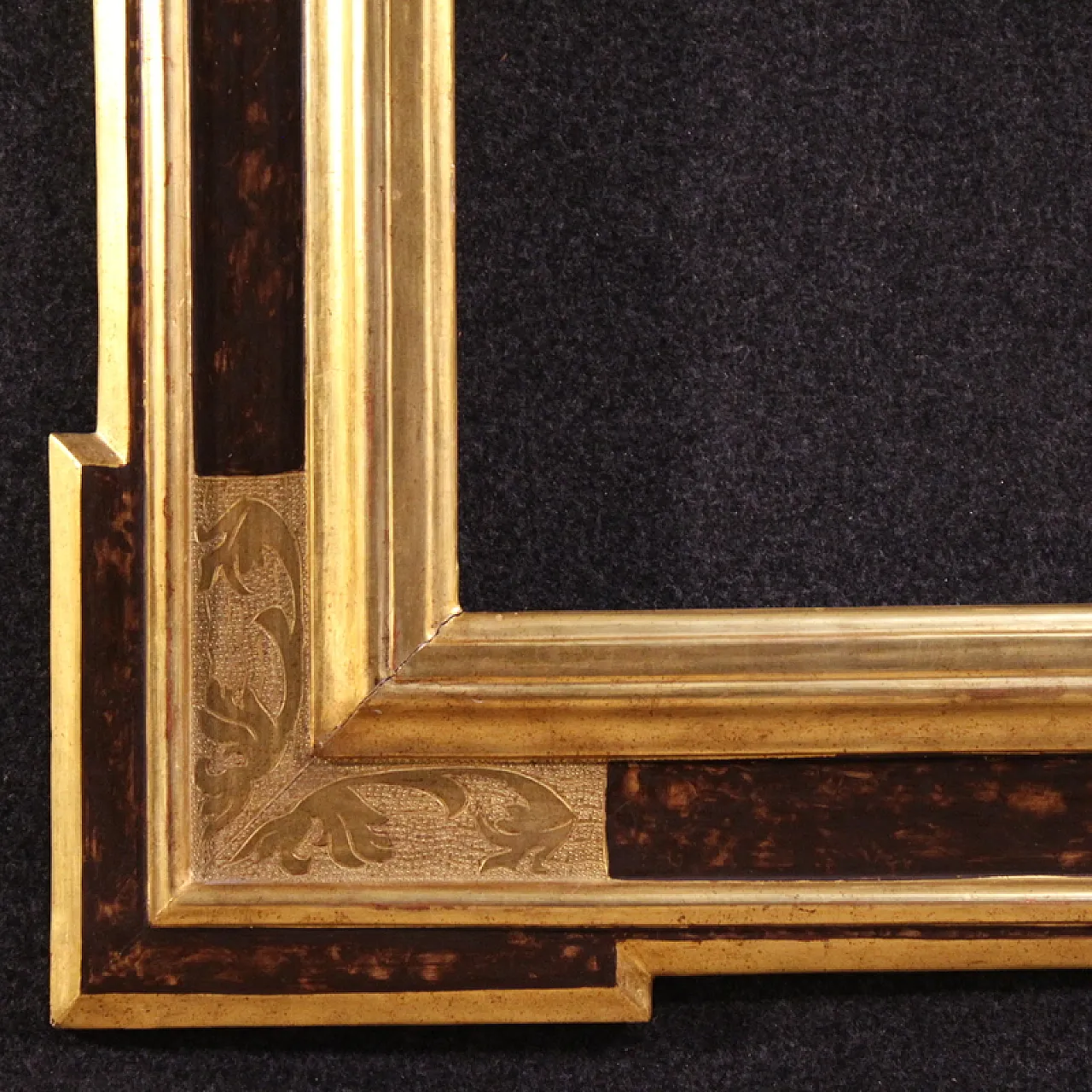 Italian gilded and painted frame, 20th century 3