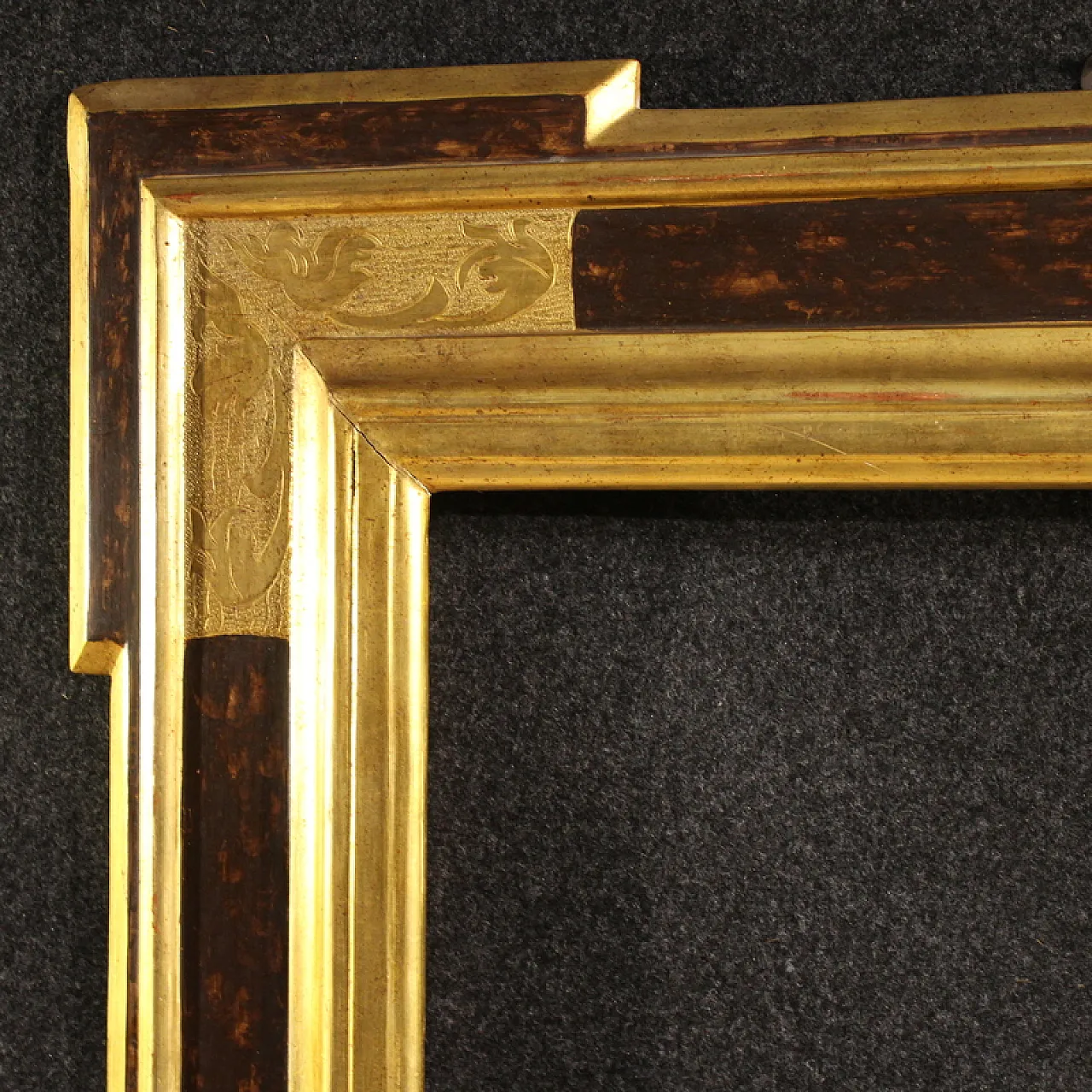 Italian gilded and painted frame, 20th century 4
