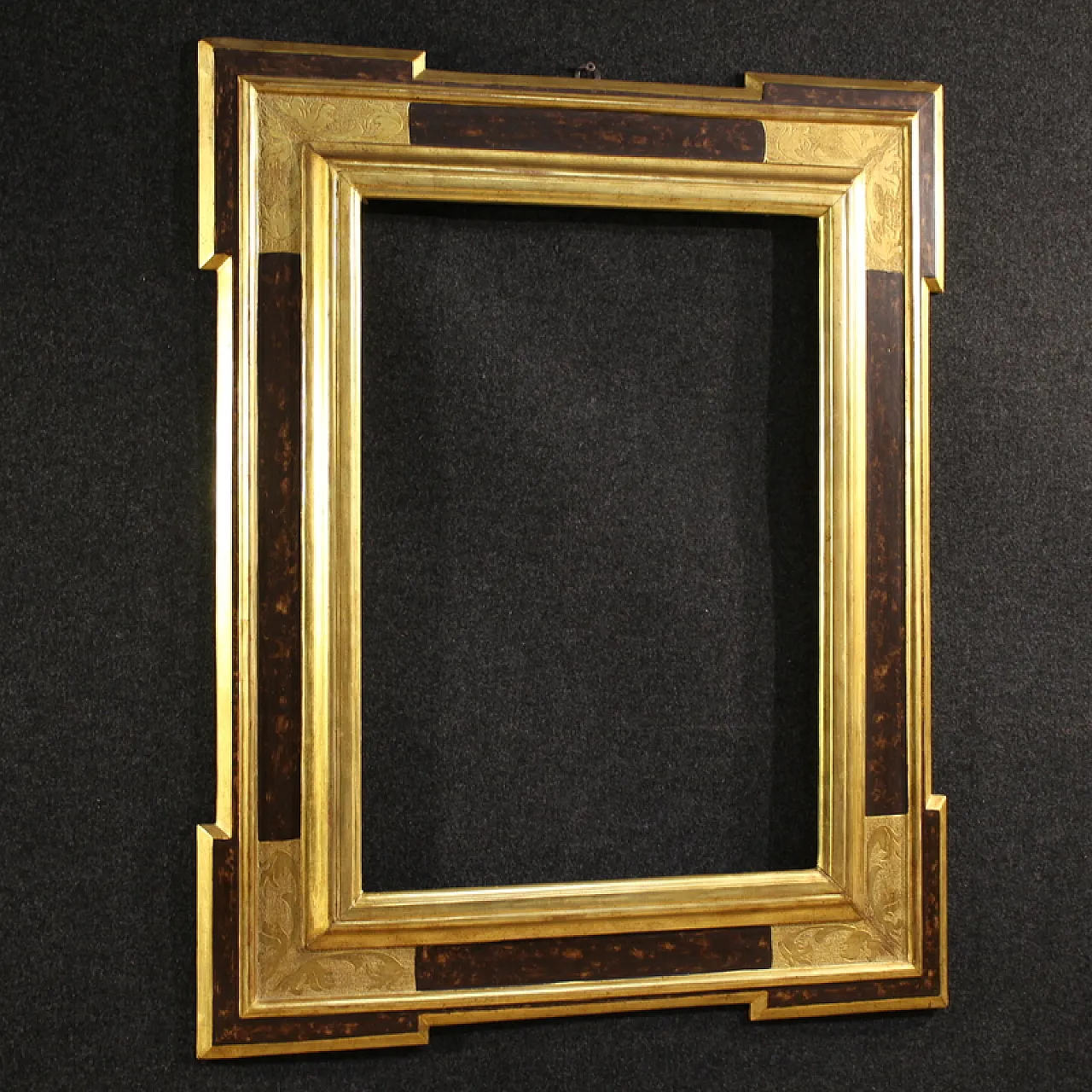Italian gilded and painted frame, 20th century 6