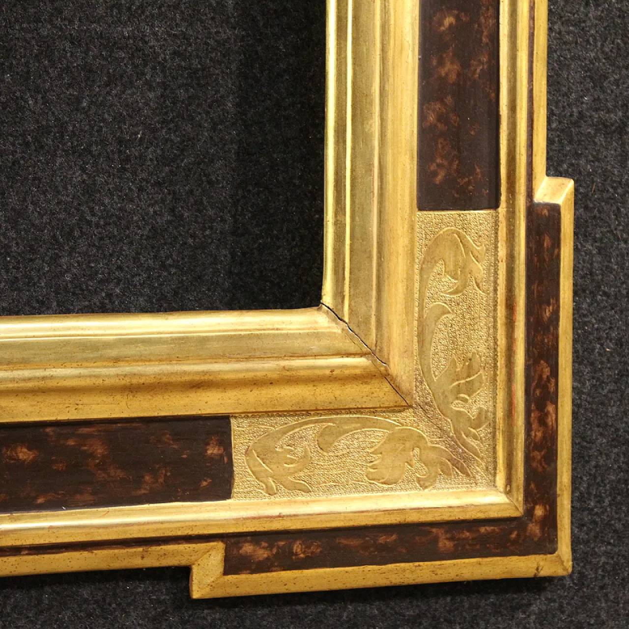 Italian gilded and painted frame, 20th century 7