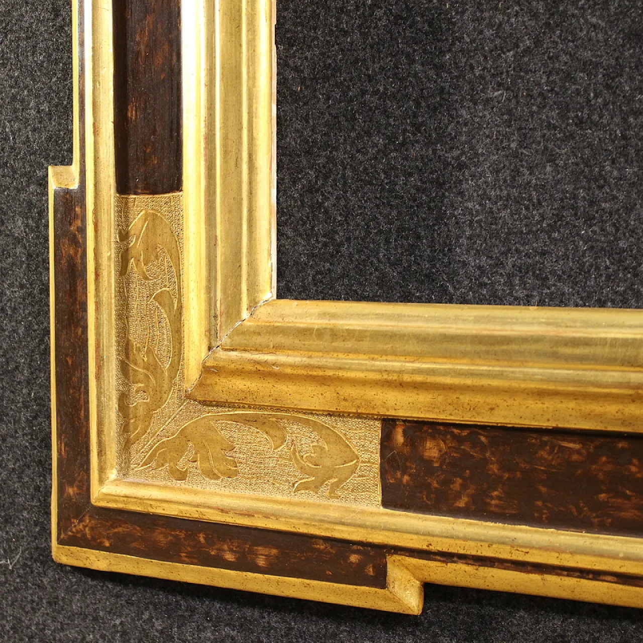 Italian gilded and painted frame, 20th century 9