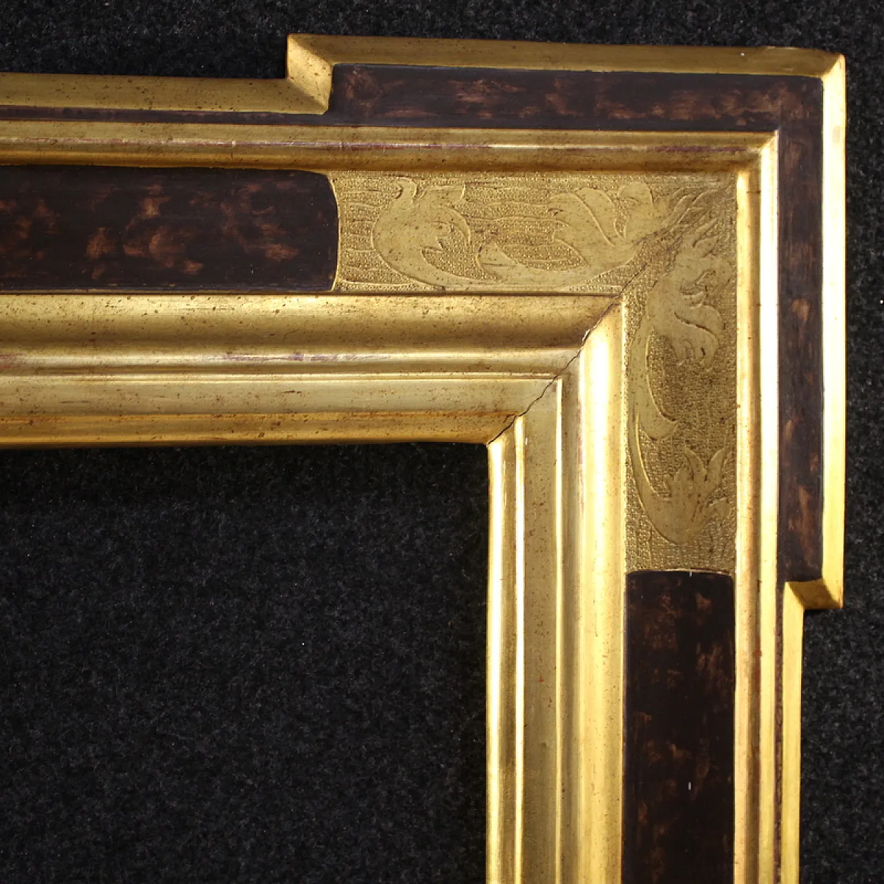 Italian gilded and painted frame, 20th century 11