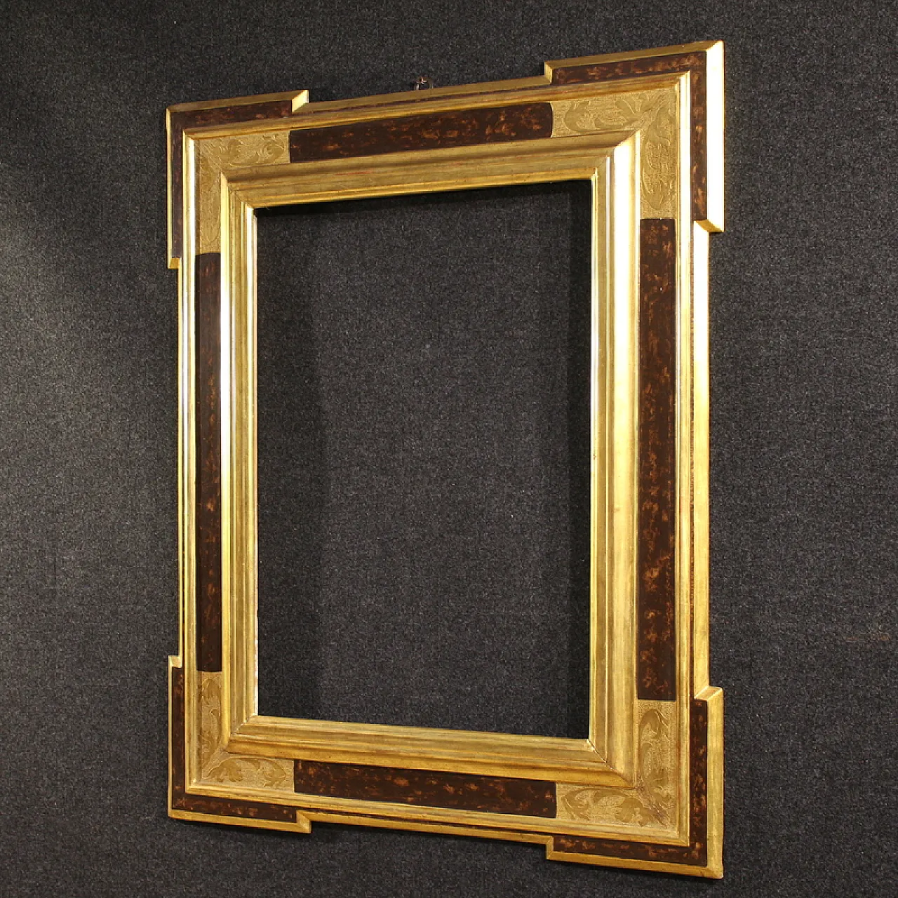 Italian gilded and painted frame, 20th century 12