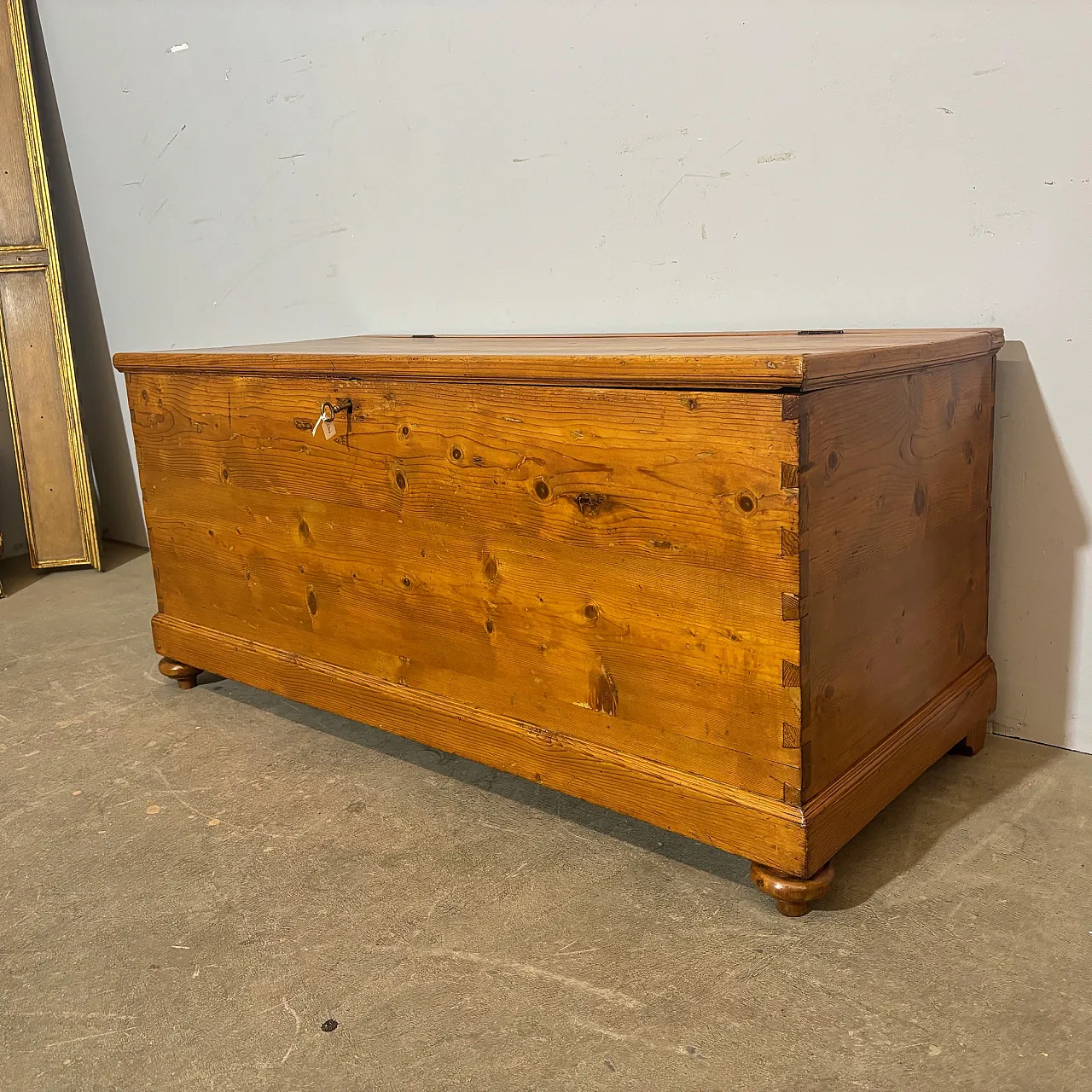Tuscan trunk, poor art, 19th century 1