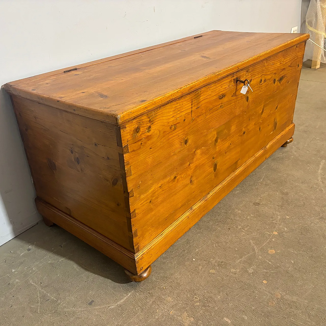 Tuscan trunk, poor art, 19th century 6