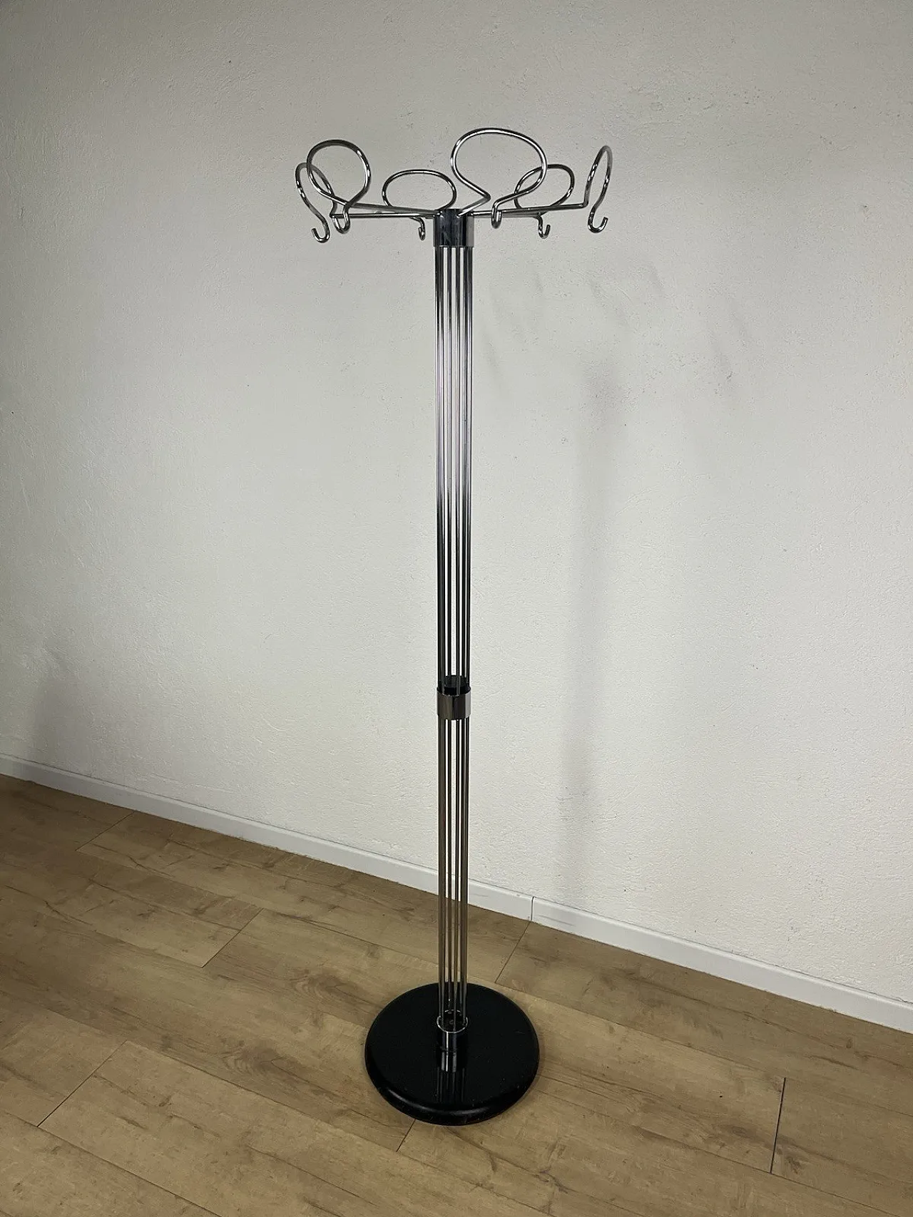 Appendiabiti scultura in acciaio di Isao Hosoe per Valenti, anni '70 6