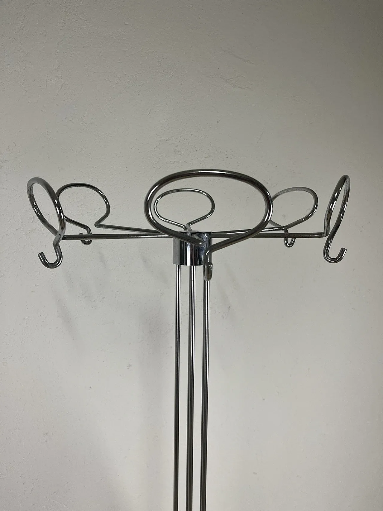 Appendiabiti scultura in acciaio di Isao Hosoe per Valenti, anni '70 8