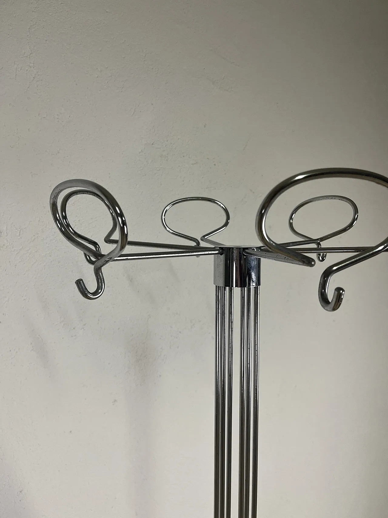 Appendiabiti scultura in acciaio di Isao Hosoe per Valenti, anni '70 9