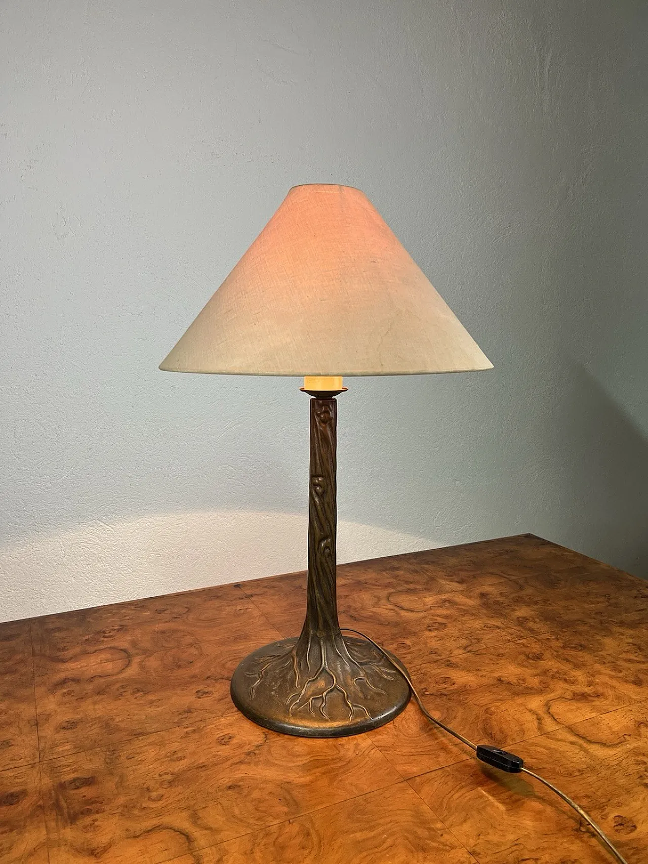 Lampada tavolo in bronzo e tessuto stile Art Nouveau. anni '40 10