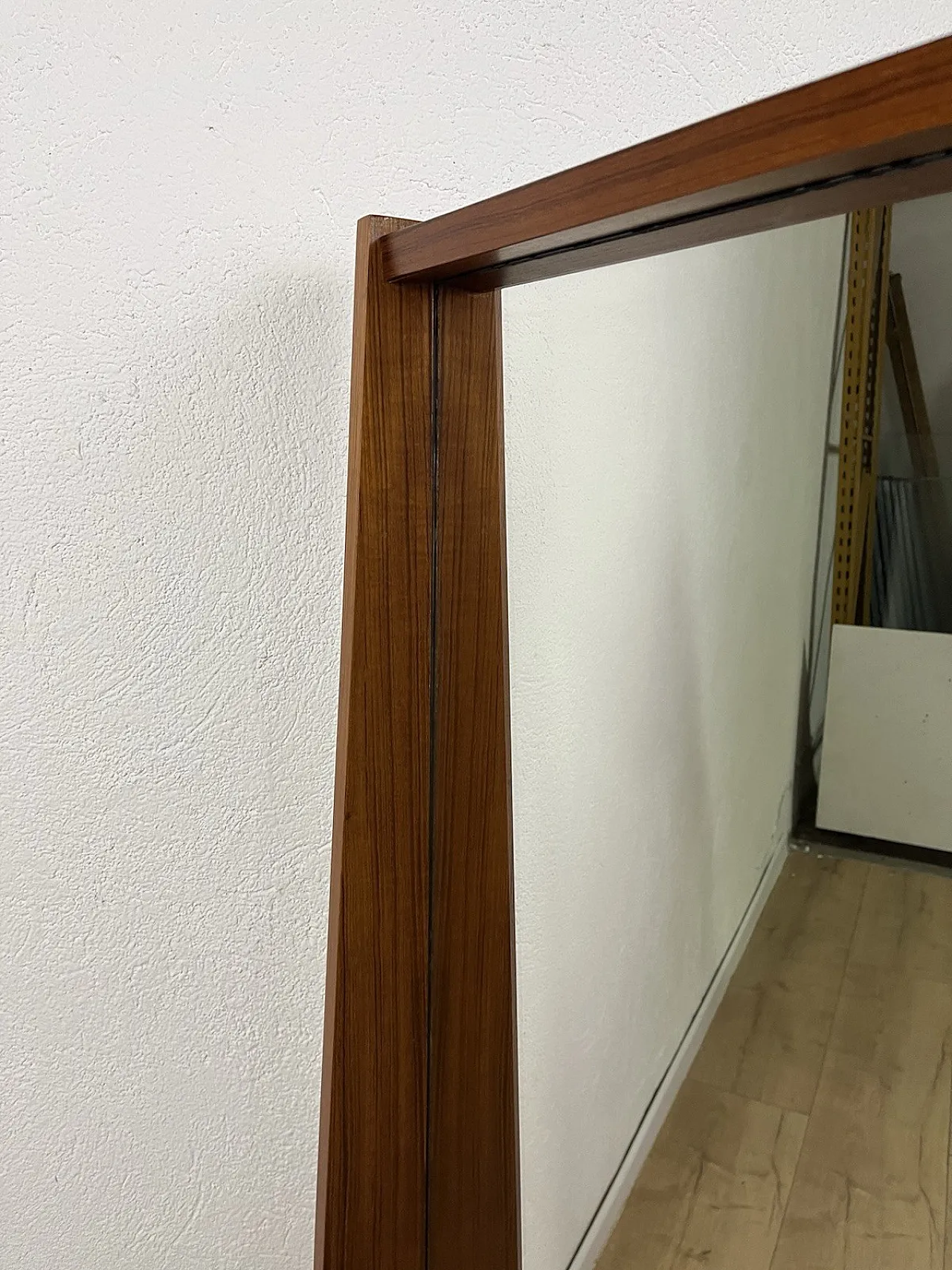 Specchio da terra in legno, anni '60 11