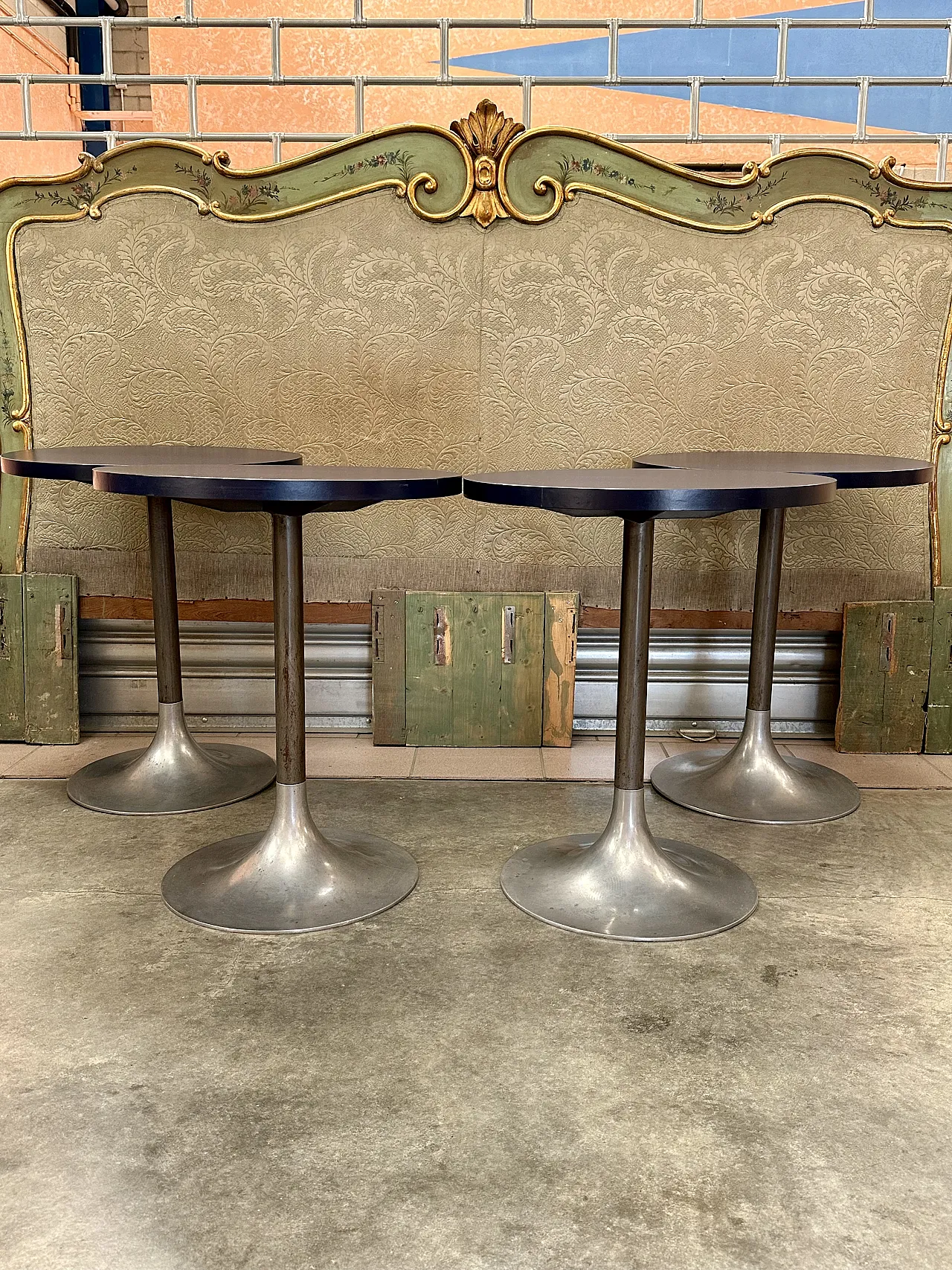 4 Tulip coffee tables, blue lacquered top, metal stem, Italy, 1970s 2