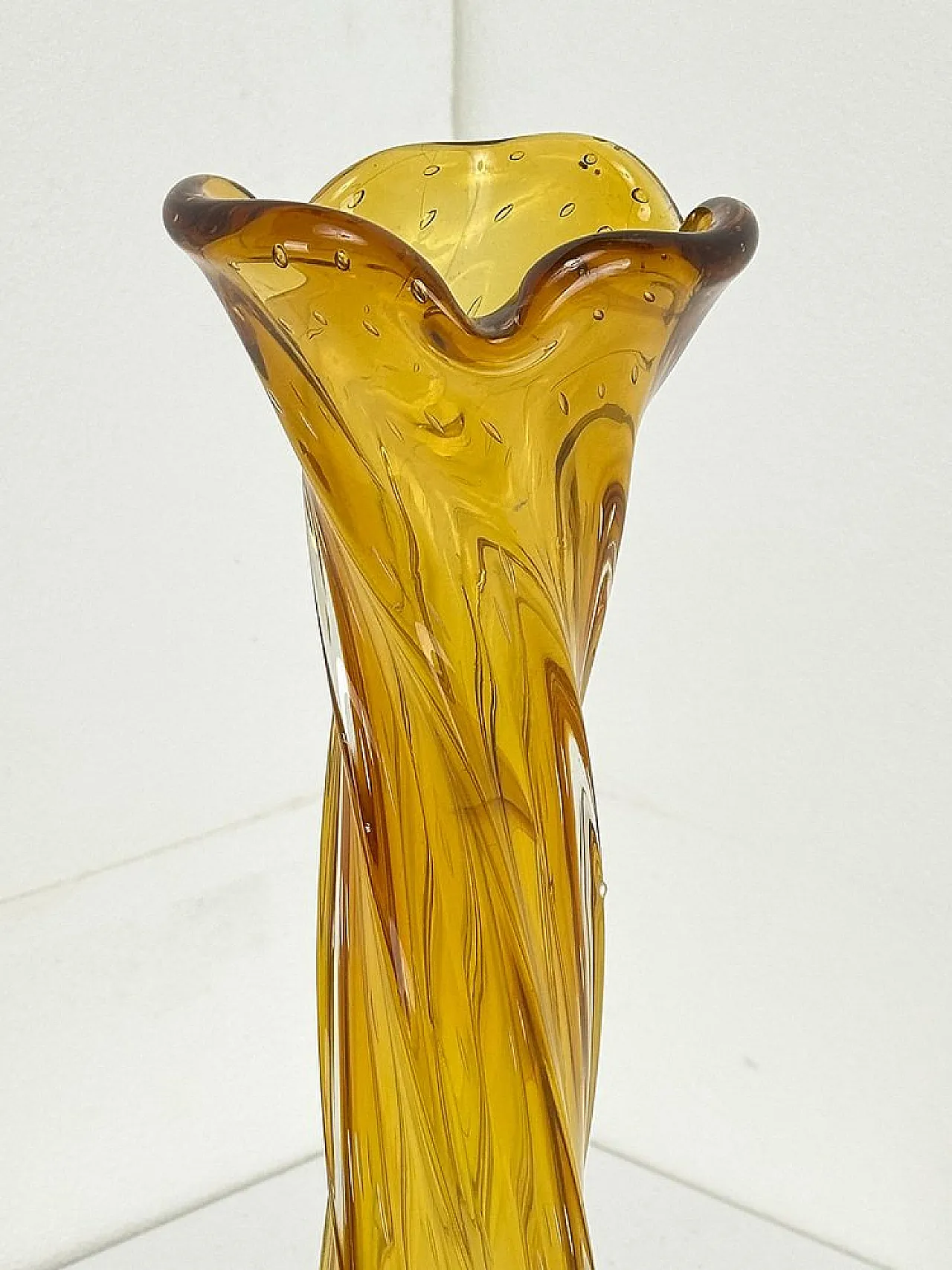 Vaso in vetro di Murano ritorto e vetro Bullicante, anni '60 10