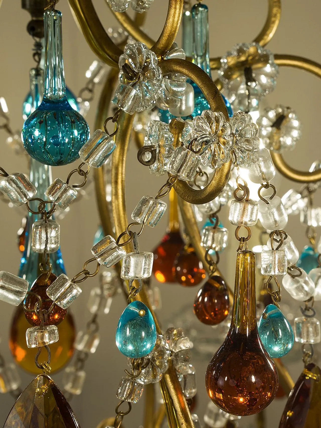 Lampadario in ferro dorato. cristallo e vetro di Murano, anni '50 12