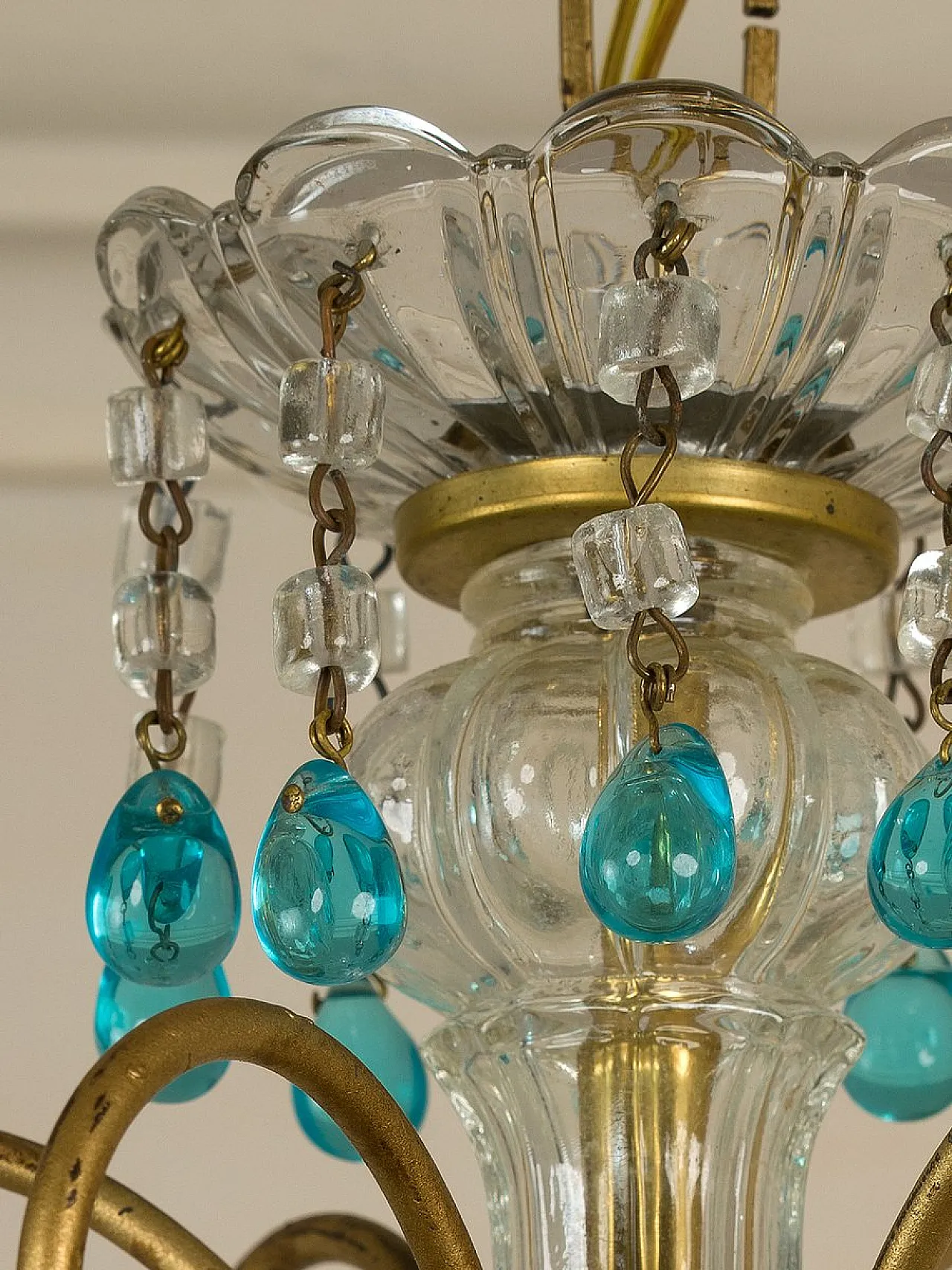 Lampadario in ferro dorato. cristallo e vetro di Murano, anni '50 13