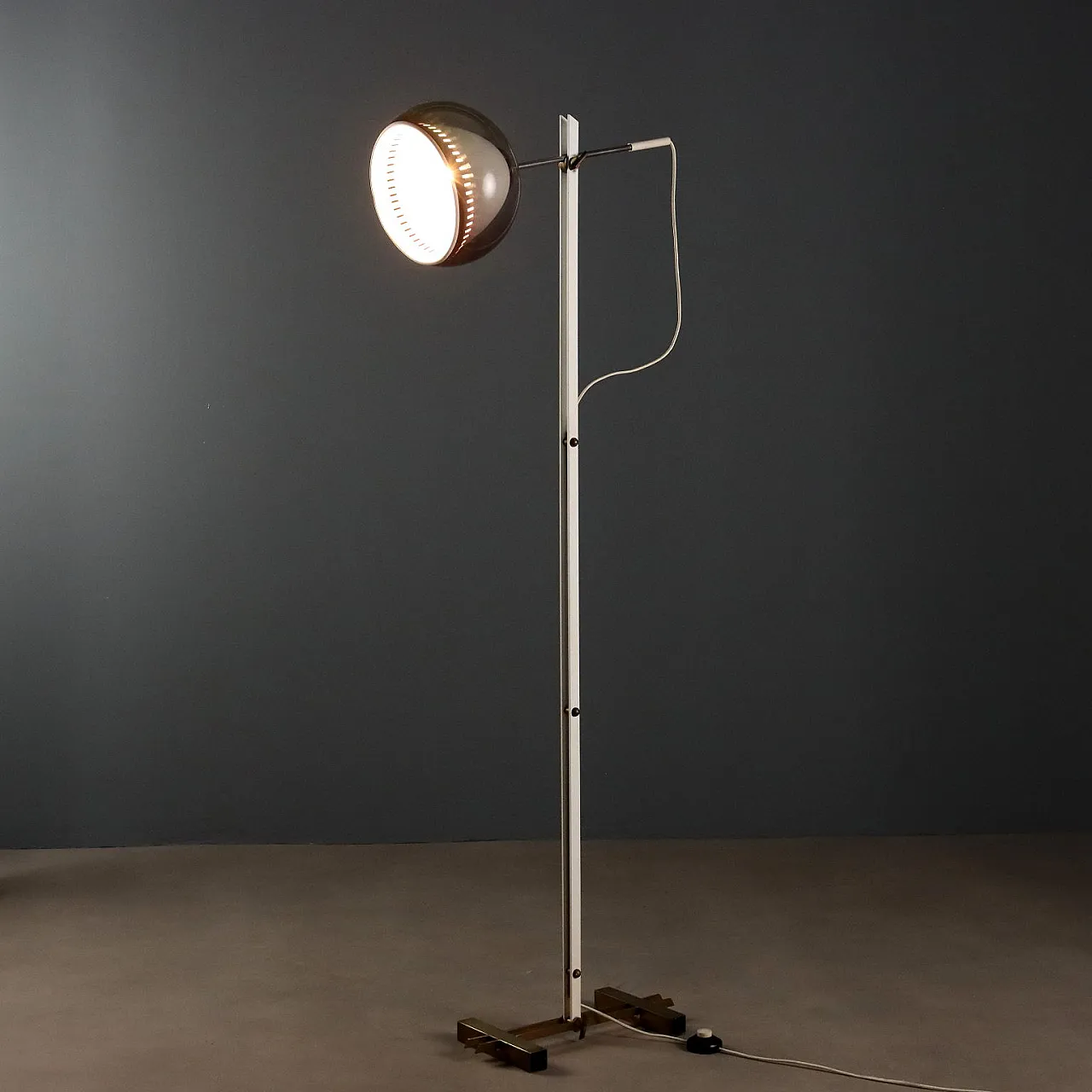 Lampada da terra in ottone, metallo e alluminio, '900 1