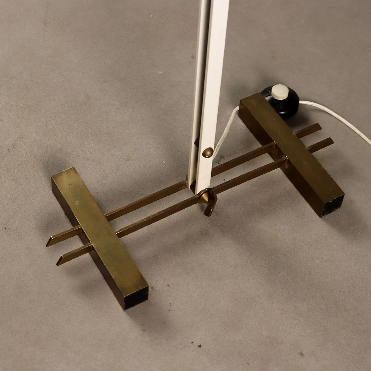 Lampada da terra in ottone, metallo e alluminio, '900 10