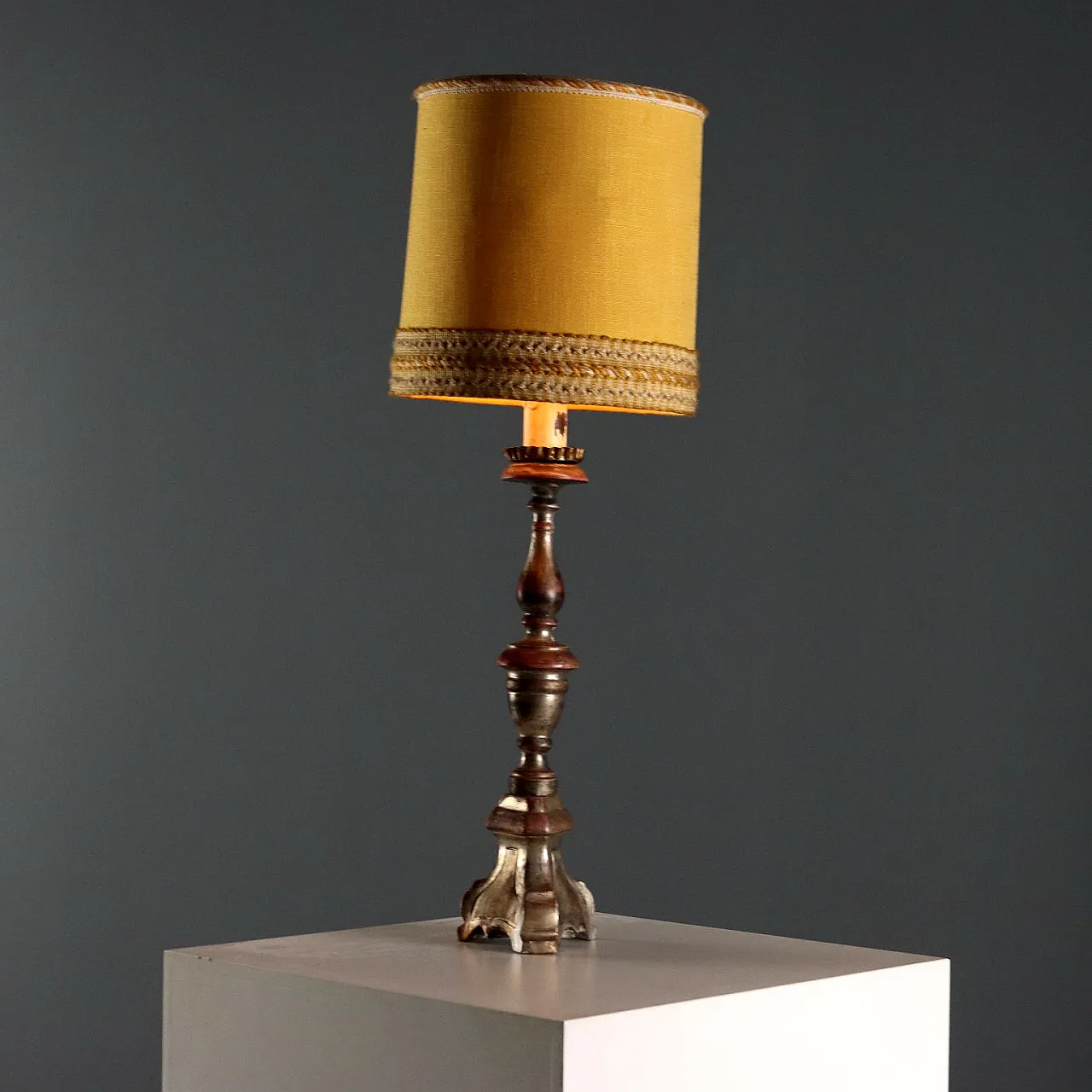 Torchere in turned and carved wood and sheet metal, 20th century 1
