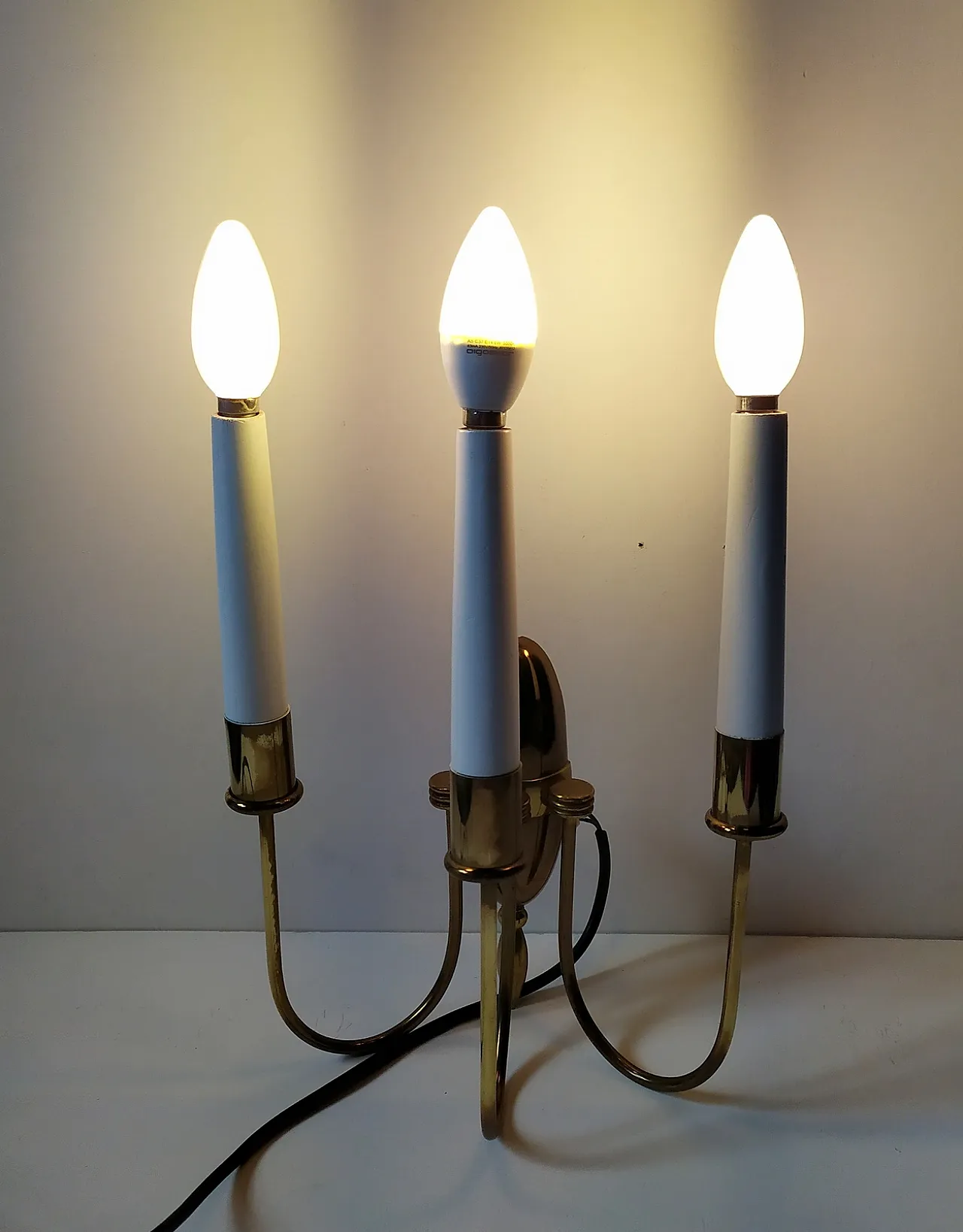 Coppia di applique a tre luci attribuite ad Arredoluce, anni '40 10
