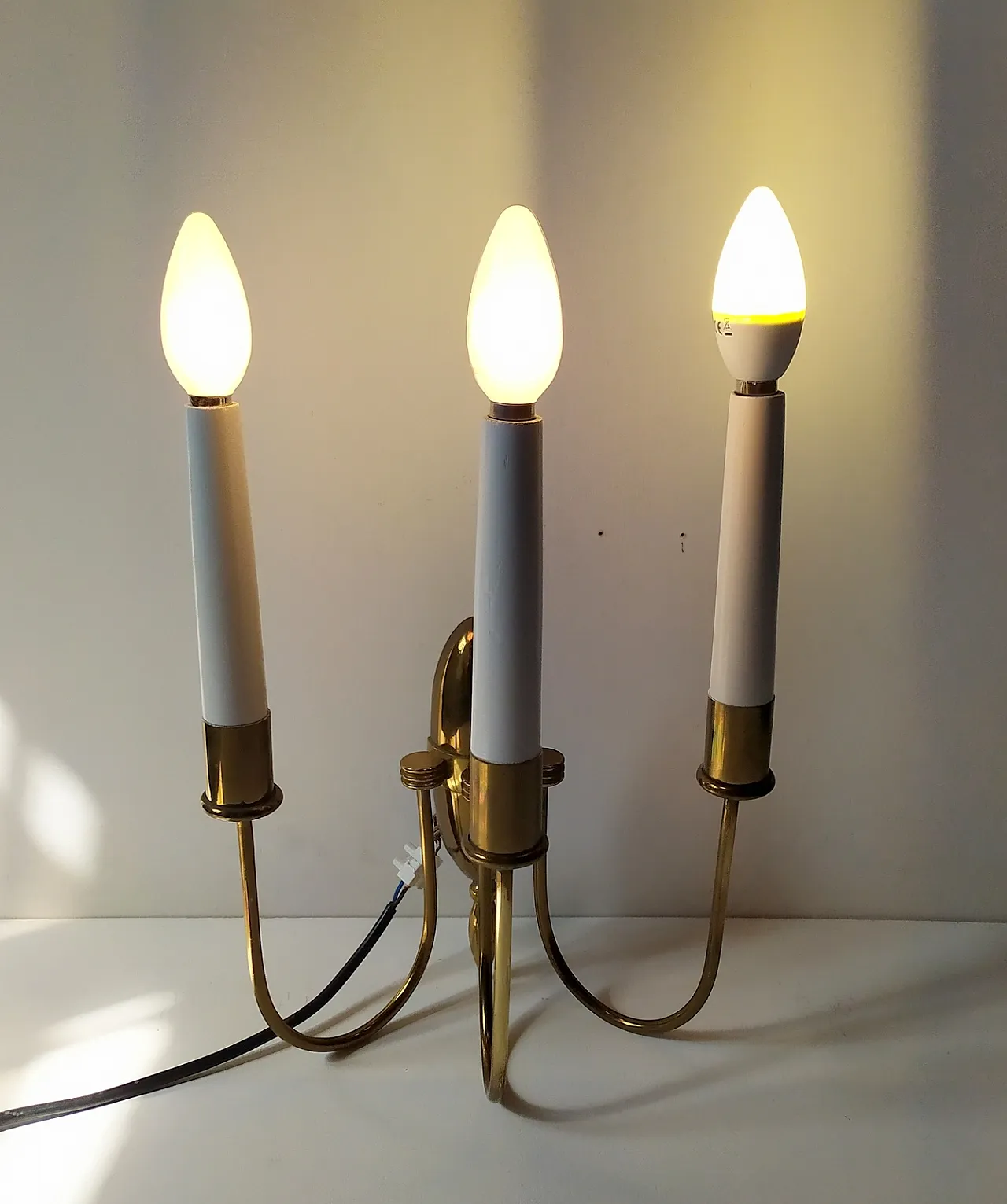 Coppia di applique a tre luci attribuite ad Arredoluce, anni '40 18
