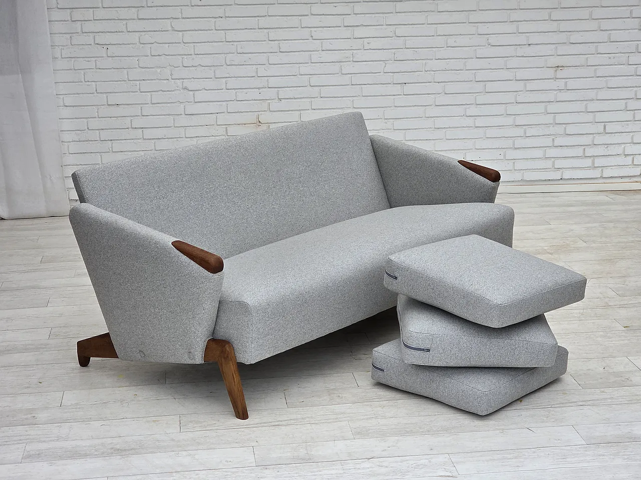 Danish design by Arne Hovmand-Olsen, 3-seater sofa model 490, 1960s 9