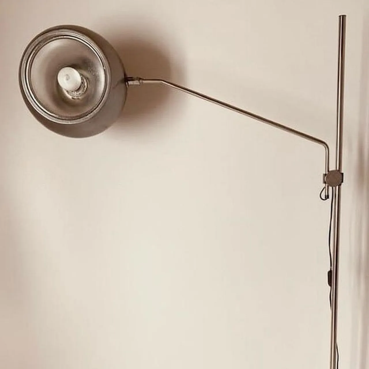 Floor lamp, chromed metal structure, Italy, 1960s 17