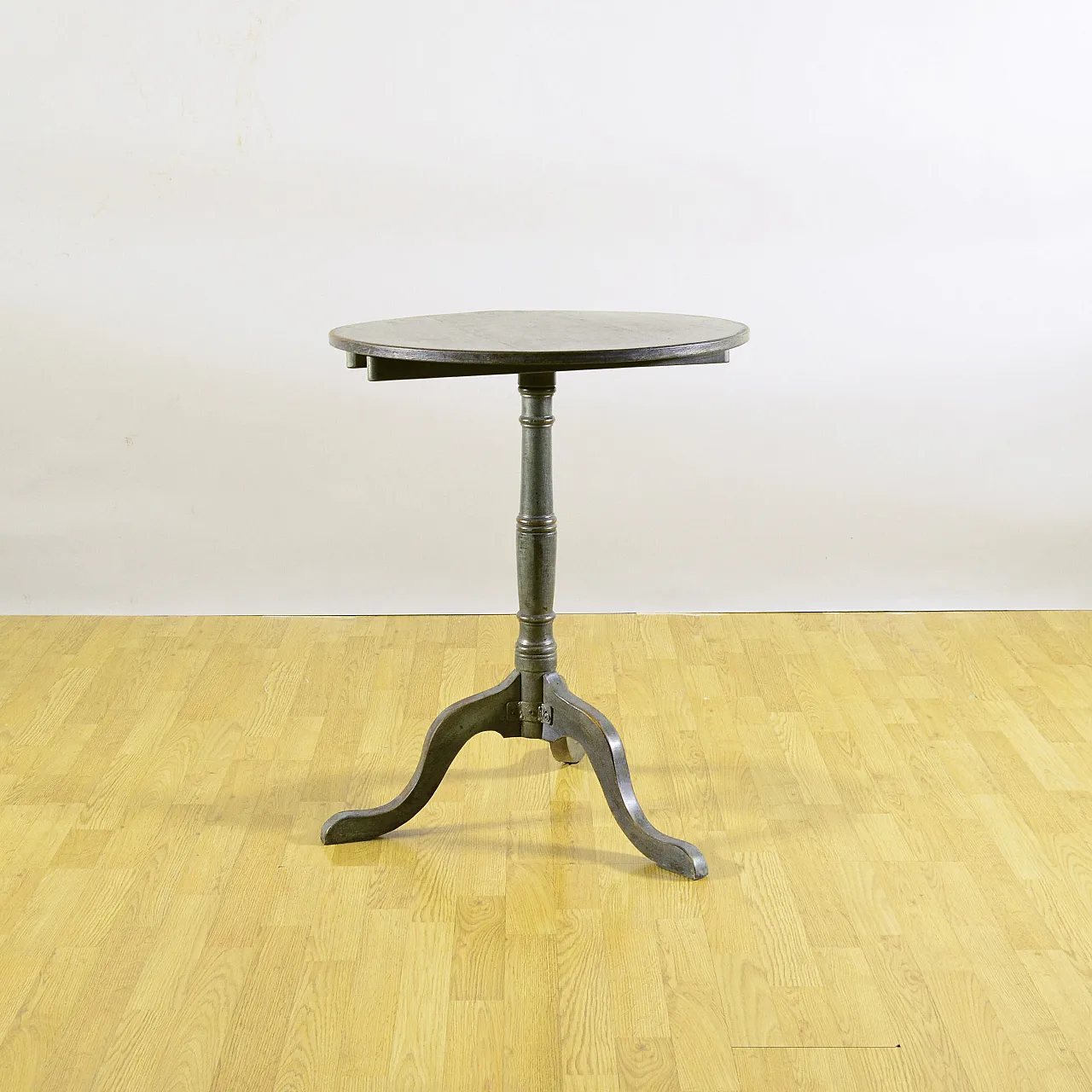 Round three-foot coffee table, early 20th century 3