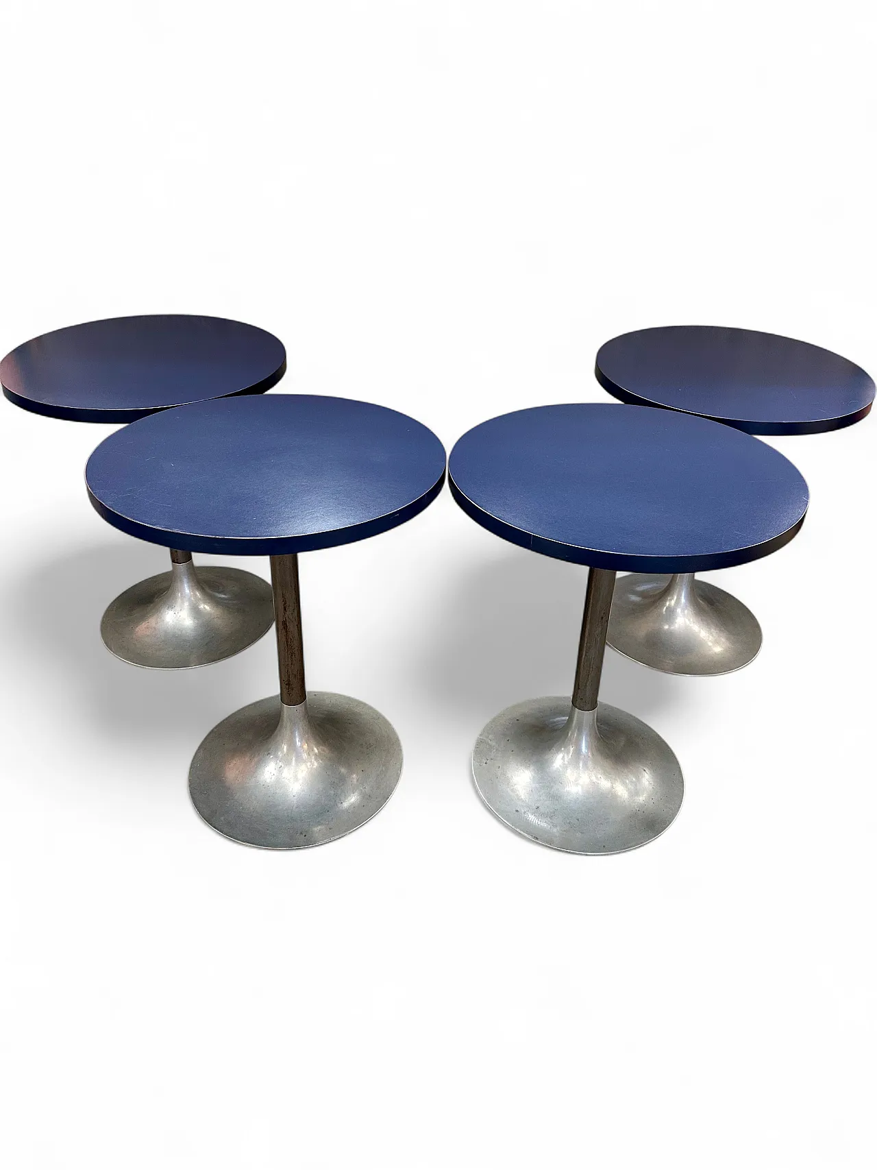 4 Tulip coffee tables, blue lacquered top, metal stem, Italy, 1970s 7