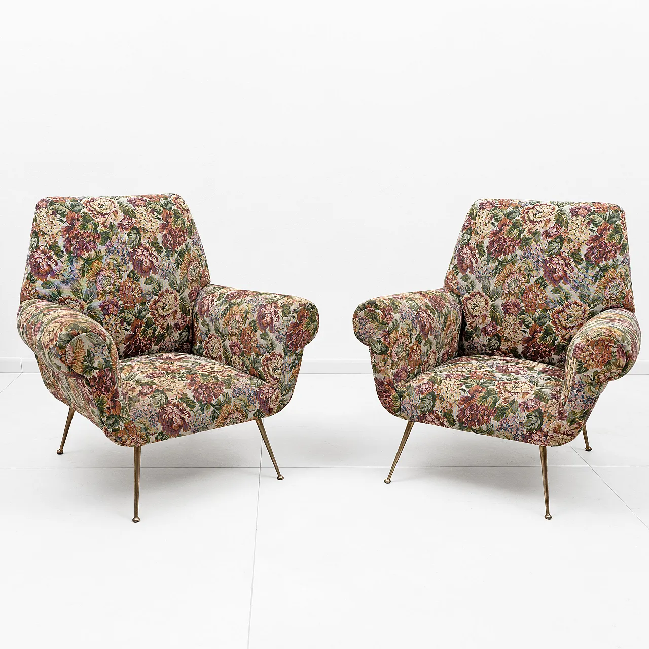 Pair of mid-century modern Italian armchairs by Gigi Radice, 50s 2