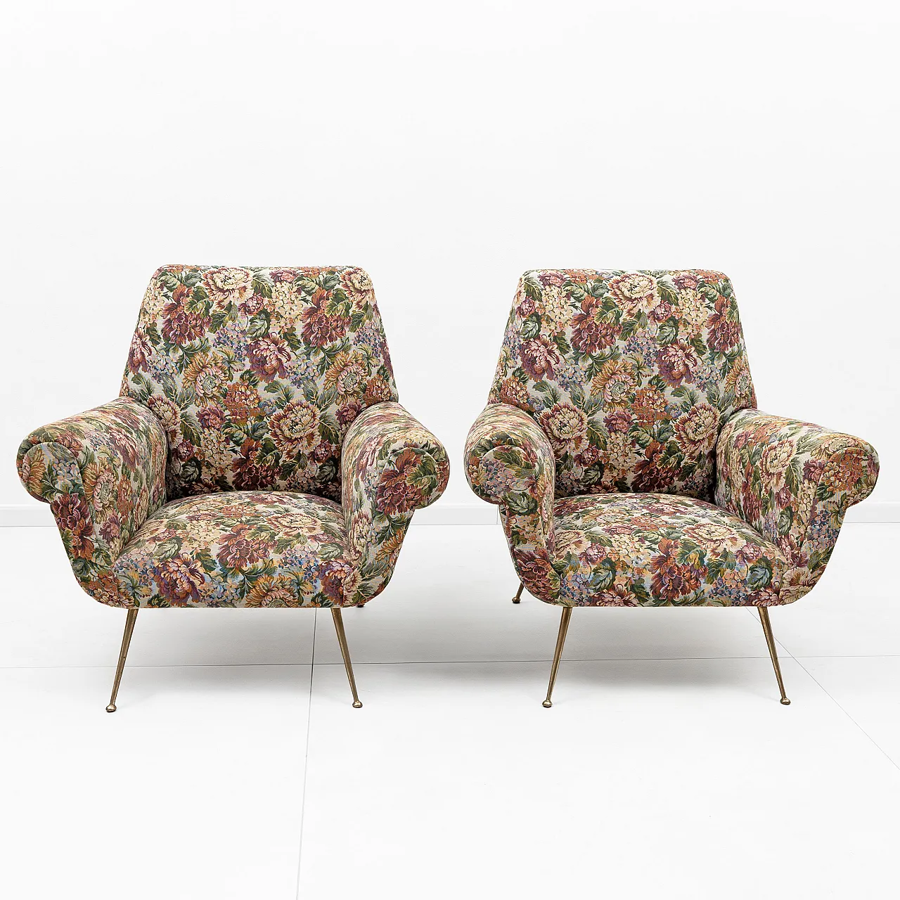 Pair of mid-century modern Italian armchairs by Gigi Radice, 50s 3