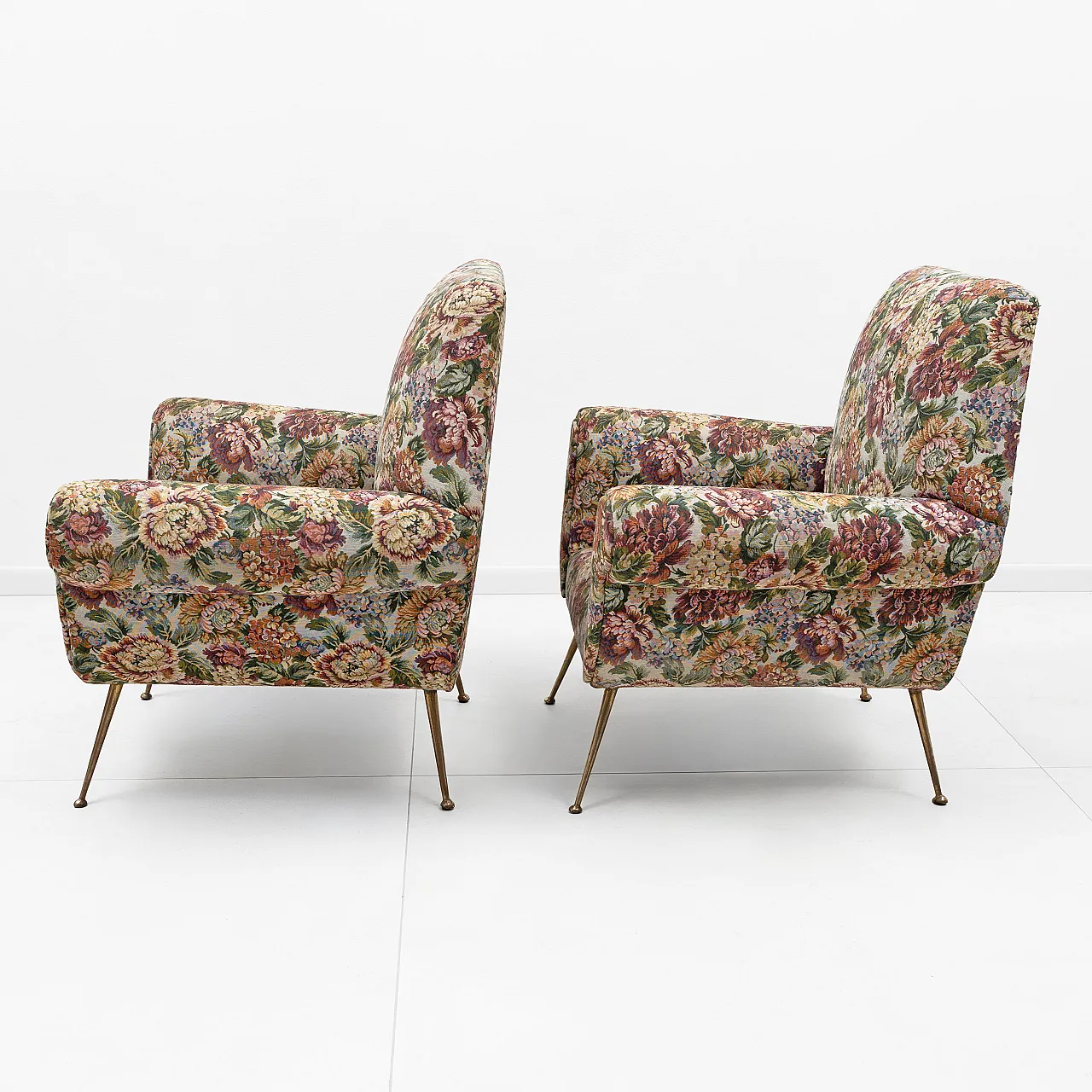 Pair of mid-century modern Italian armchairs by Gigi Radice, 50s 4