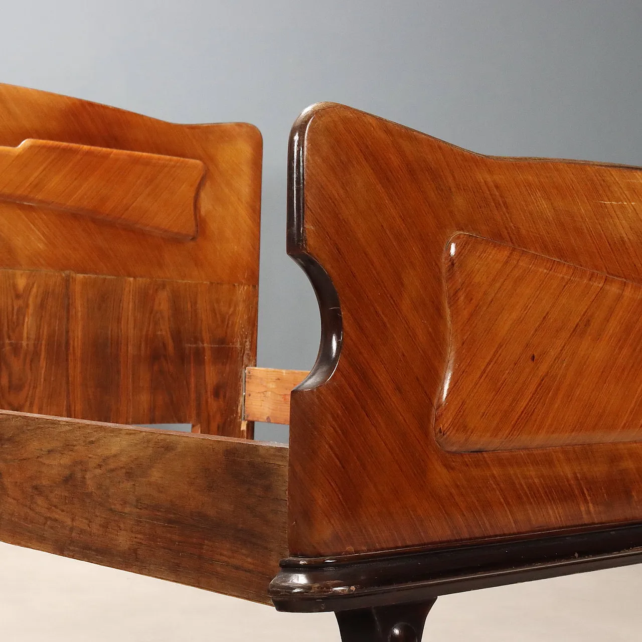 Letto matrimoniale in impiallacciatura di legno esotico, metà '900 4