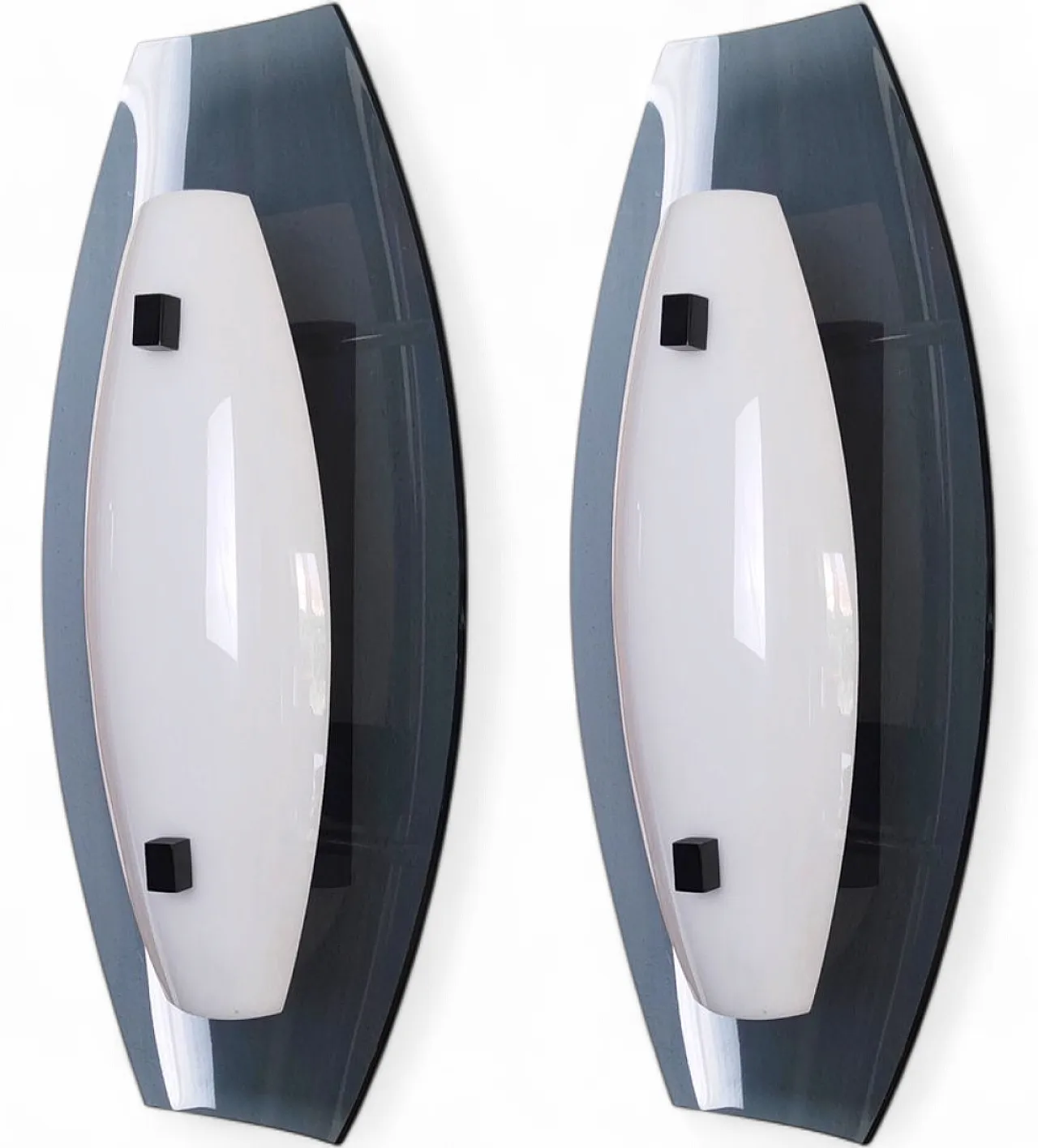 Coppia di lampade da parete in vetro acrilico, anni '70 4