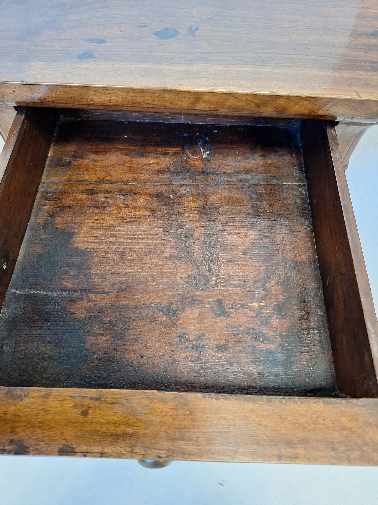 Coppia di comodini Cappuccini noce massello, stile Luigi Filippo, '800 1