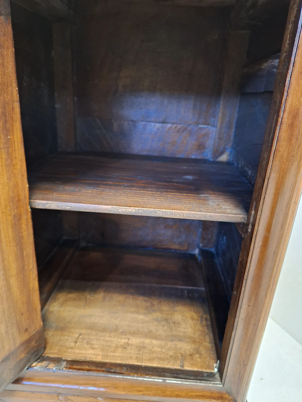 Coppia di comodini Cappuccini noce massello, stile Luigi Filippo, '800 2