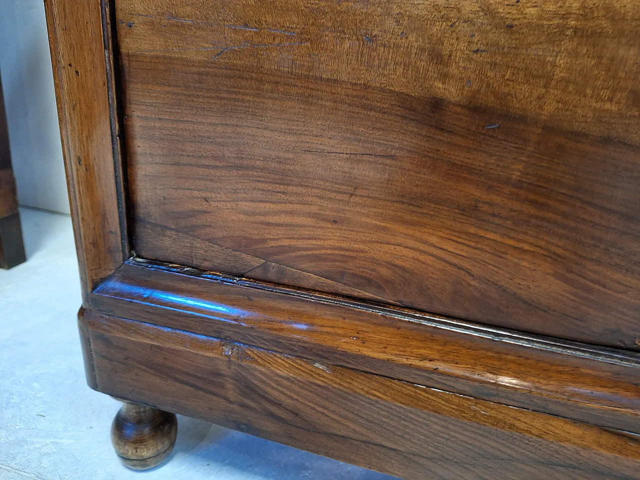 Coppia di comodini Cappuccini noce massello, stile Luigi Filippo, '800 5