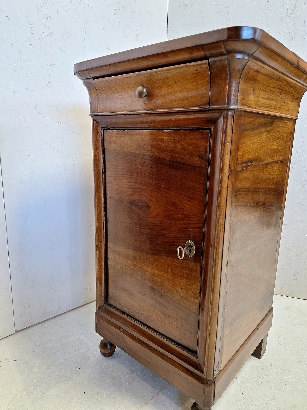 Coppia di comodini Cappuccini noce massello, stile Luigi Filippo, '800 10