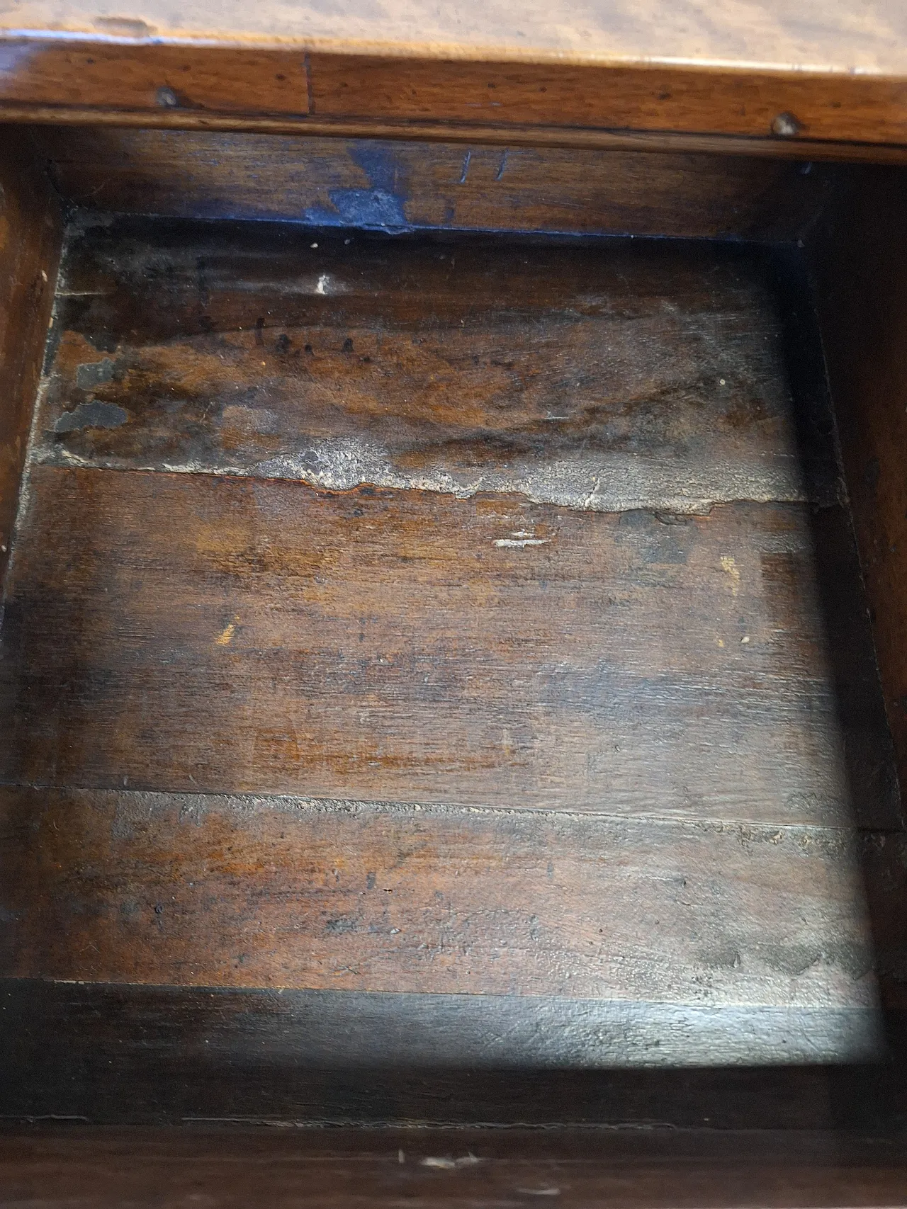 Coppia di comodini Cappuccini noce massello, stile Luigi Filippo, '800 11