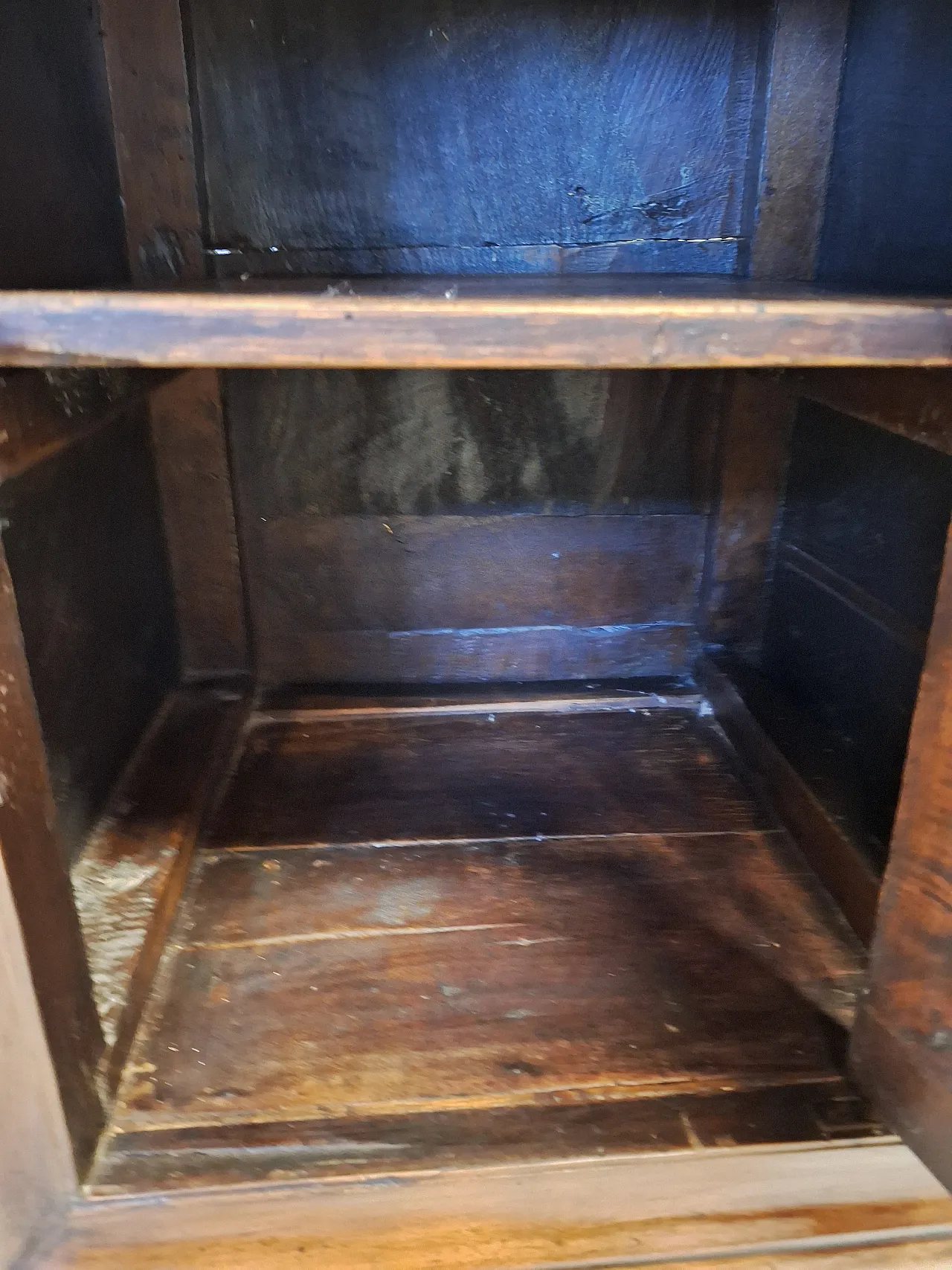 Coppia di comodini Cappuccini noce massello, stile Luigi Filippo, '800 12