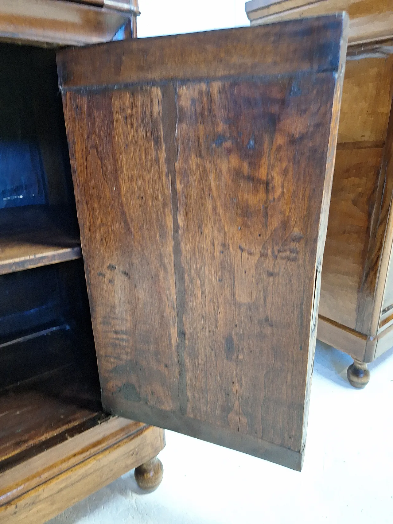 Coppia di comodini Cappuccini noce massello, stile Luigi Filippo, '800 13