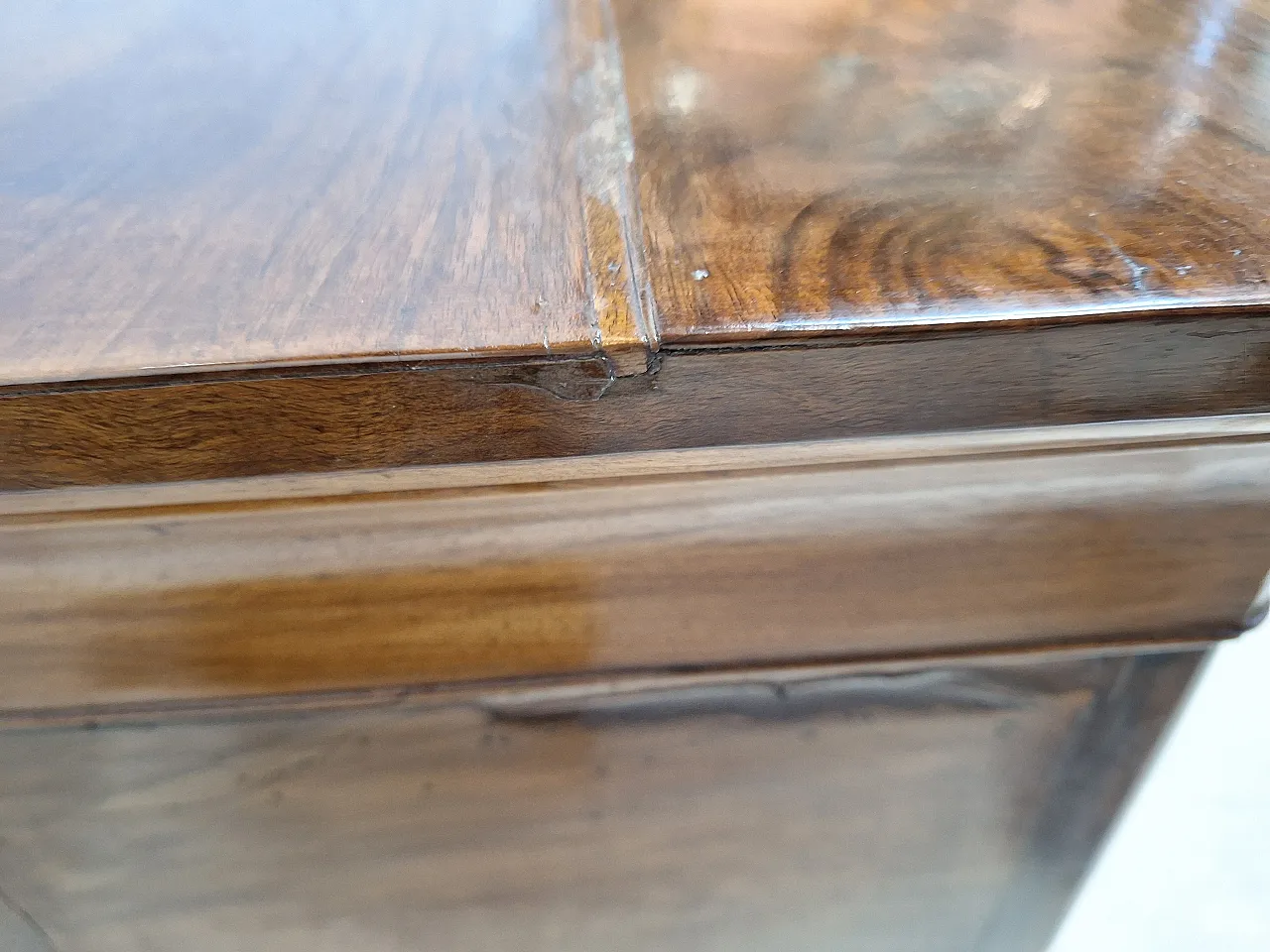 Coppia di comodini Cappuccini noce massello, stile Luigi Filippo, '800 22