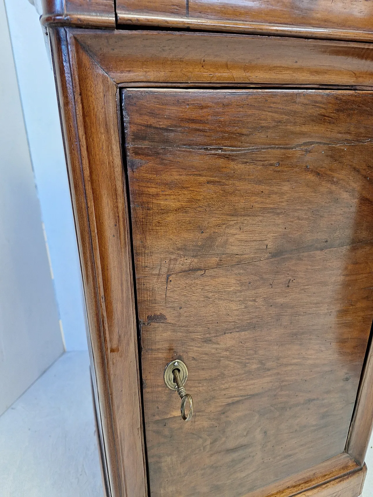 Coppia di comodini Cappuccini noce massello, stile Luigi Filippo, '800 23