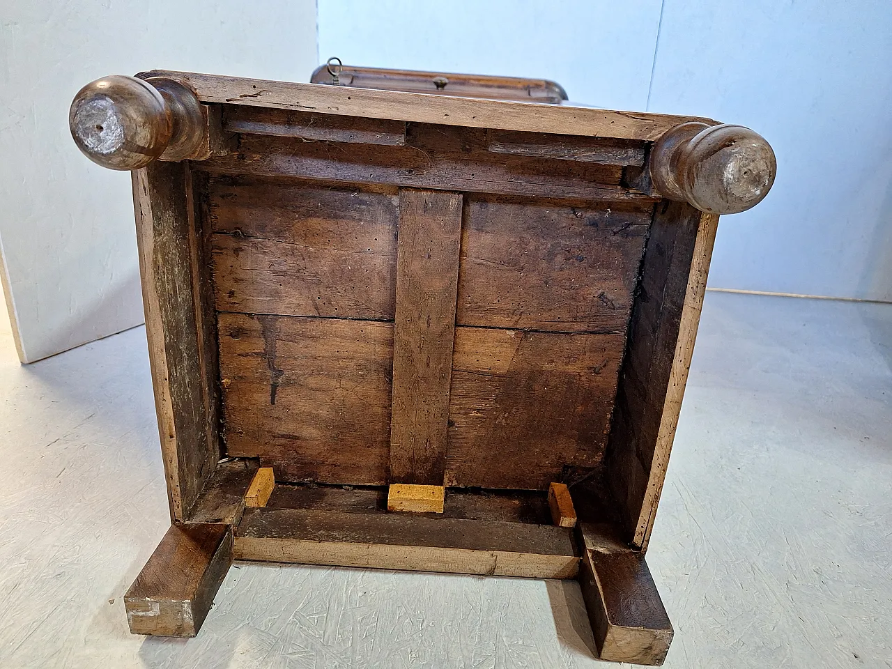 Coppia di comodini Cappuccini noce massello, stile Luigi Filippo, '800 24