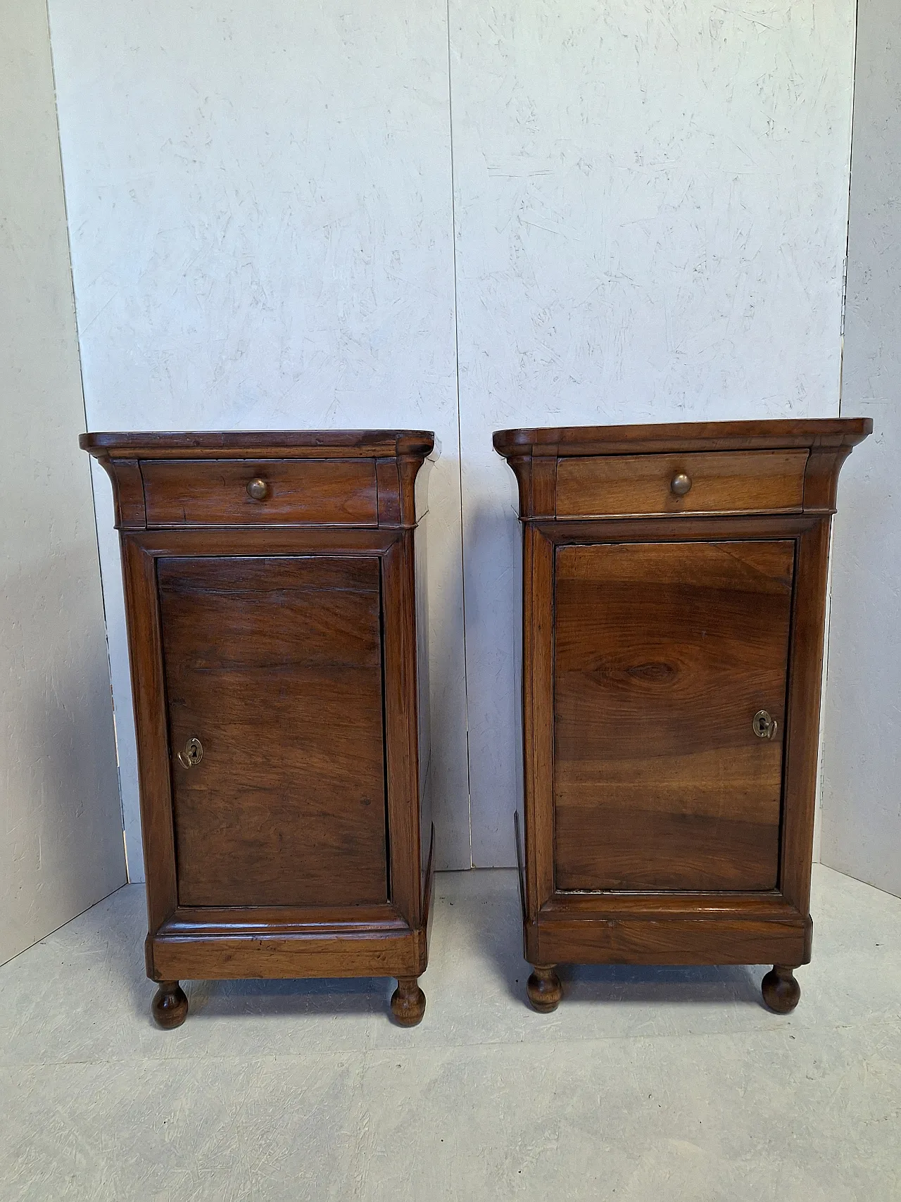 Coppia di comodini Cappuccini noce massello, stile Luigi Filippo, '800 28