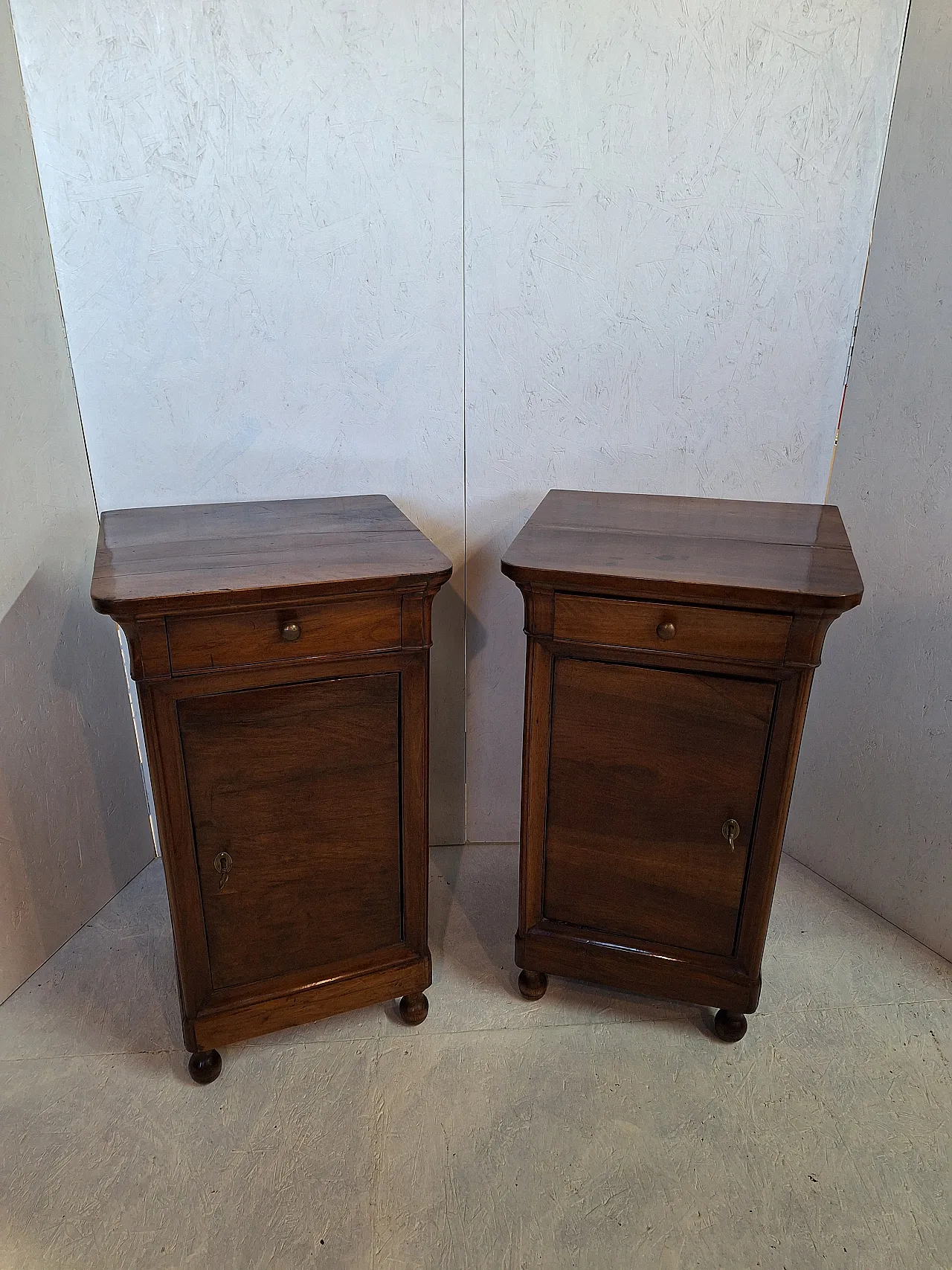 Coppia di comodini Cappuccini noce massello, stile Luigi Filippo, '800 29