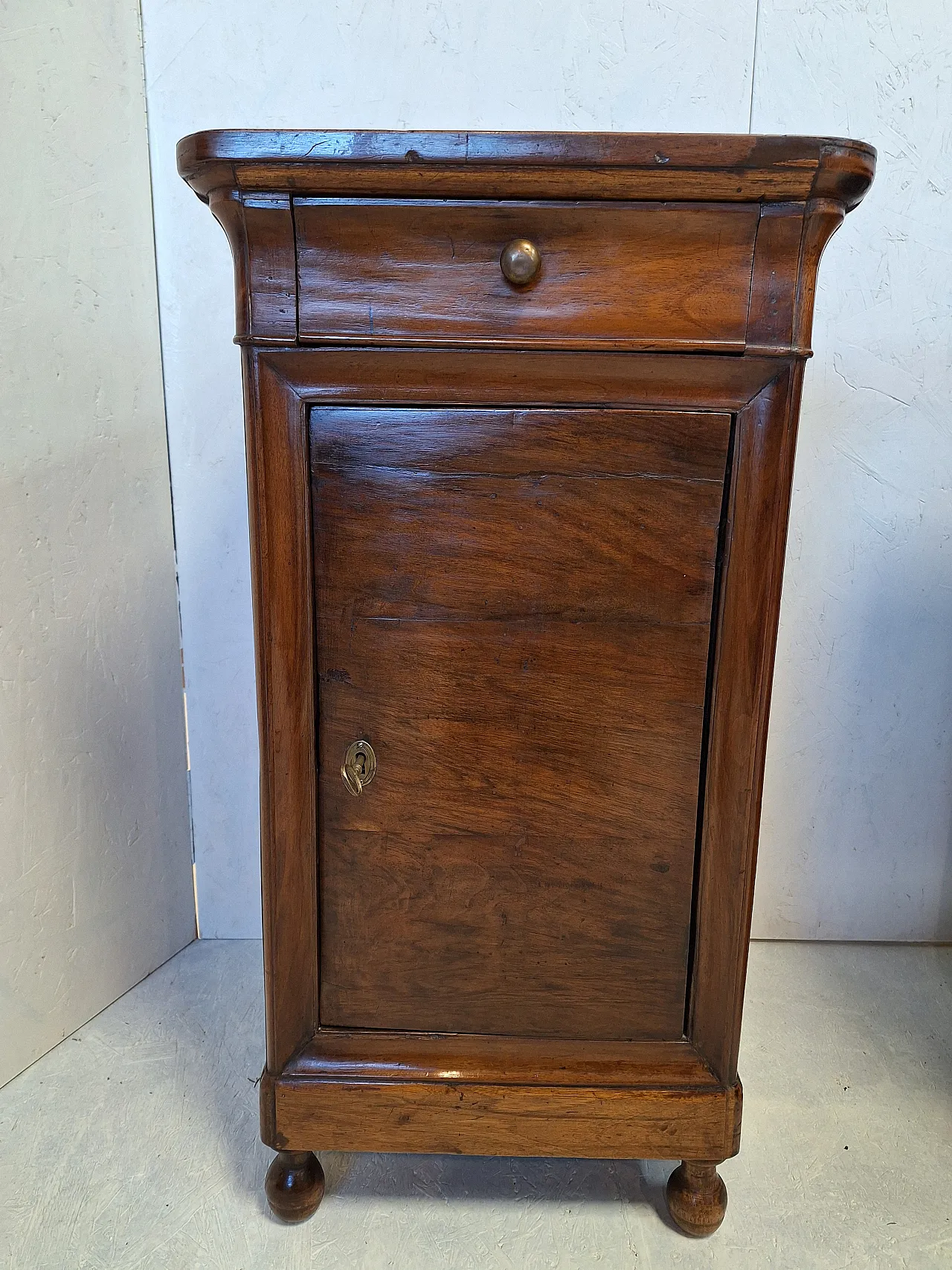 Coppia di comodini Cappuccini noce massello, stile Luigi Filippo, '800 30