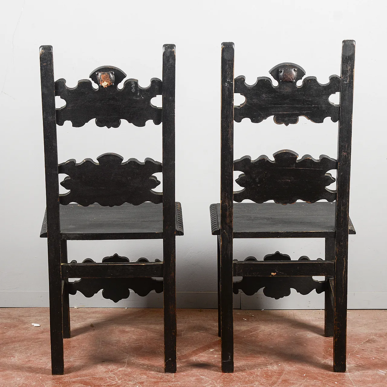 Pair of carved ebony neo-Renaissance chairs, 20th century 3