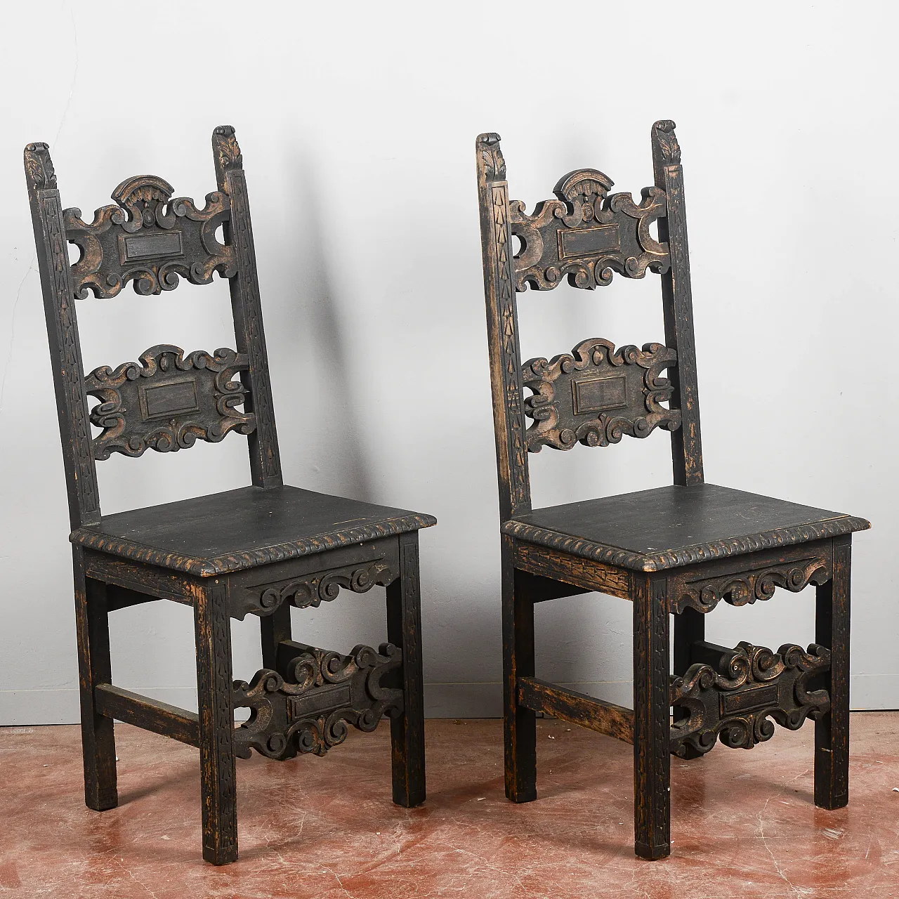 Pair of carved ebony neo-Renaissance chairs, 20th century 4