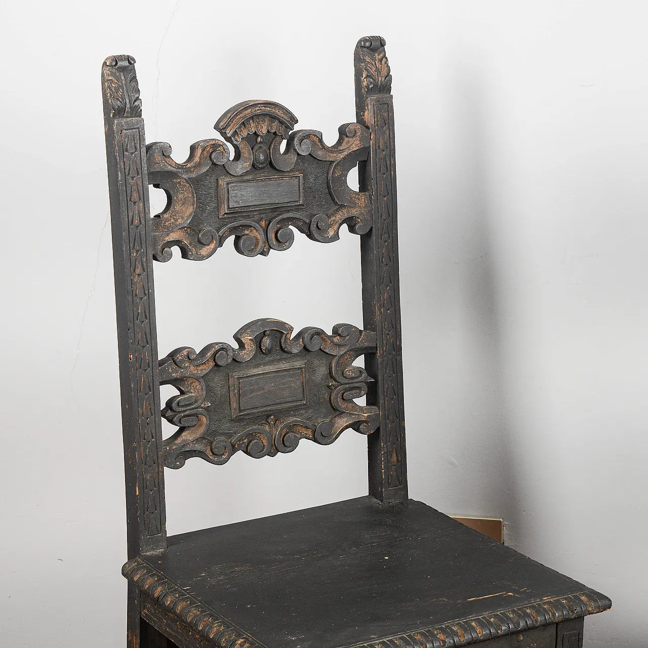 Pair of carved ebony neo-Renaissance chairs, 20th century 5