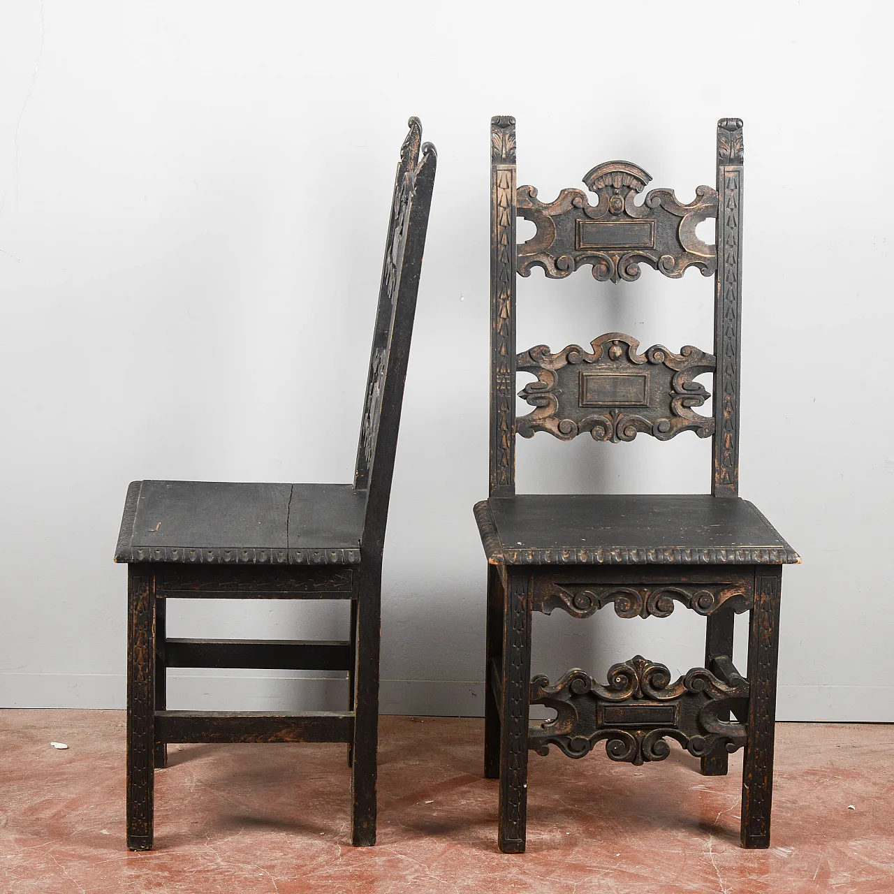 Pair of carved ebony neo-Renaissance chairs, 20th century 7